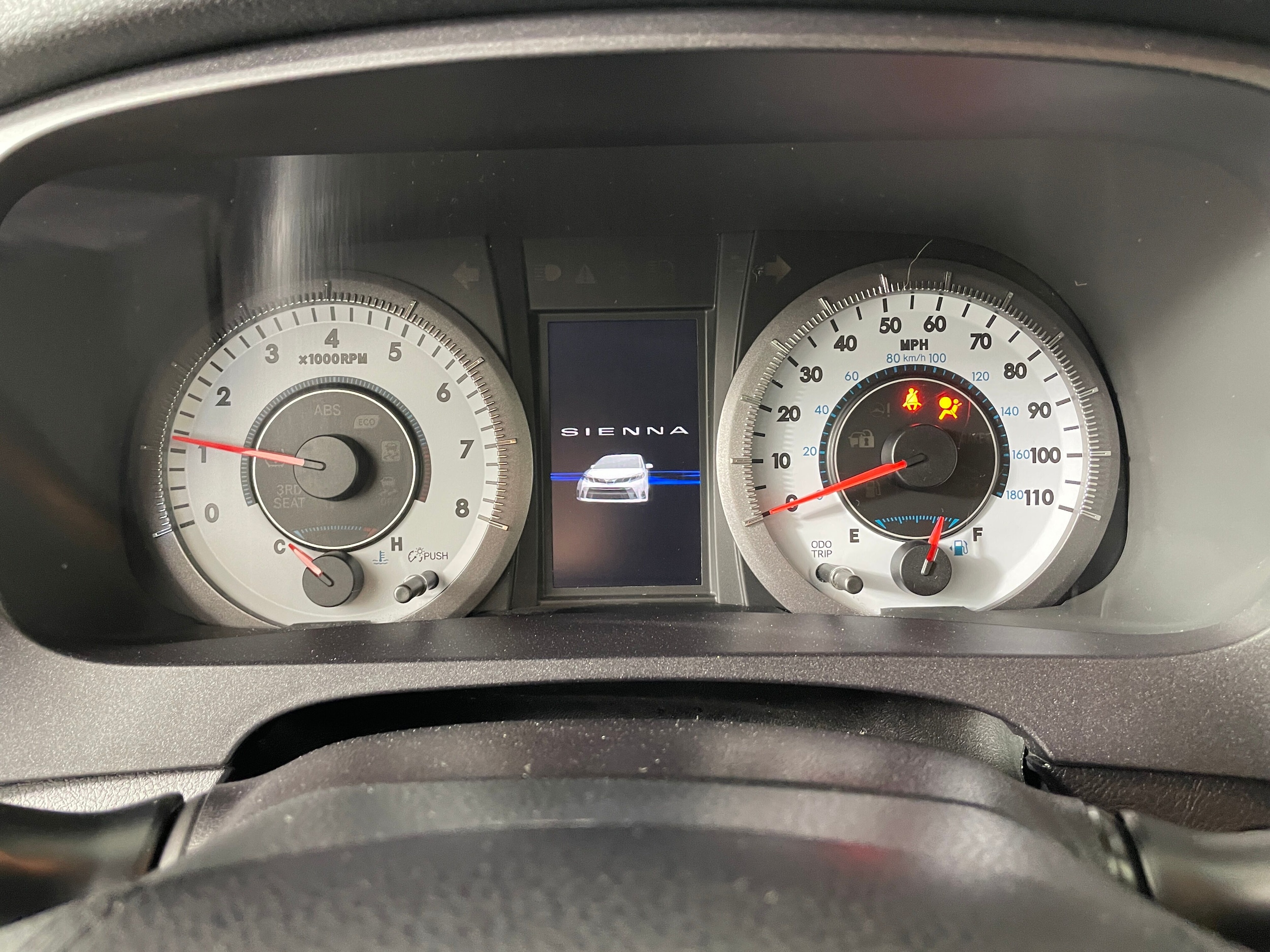 2019 Toyota Sienna SE Premium 8 Passenger photo 4