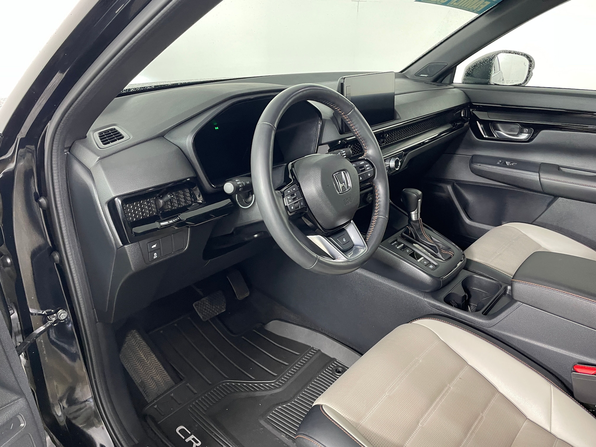 2024 Honda CR-V Hybrid Sport Touring photo 2