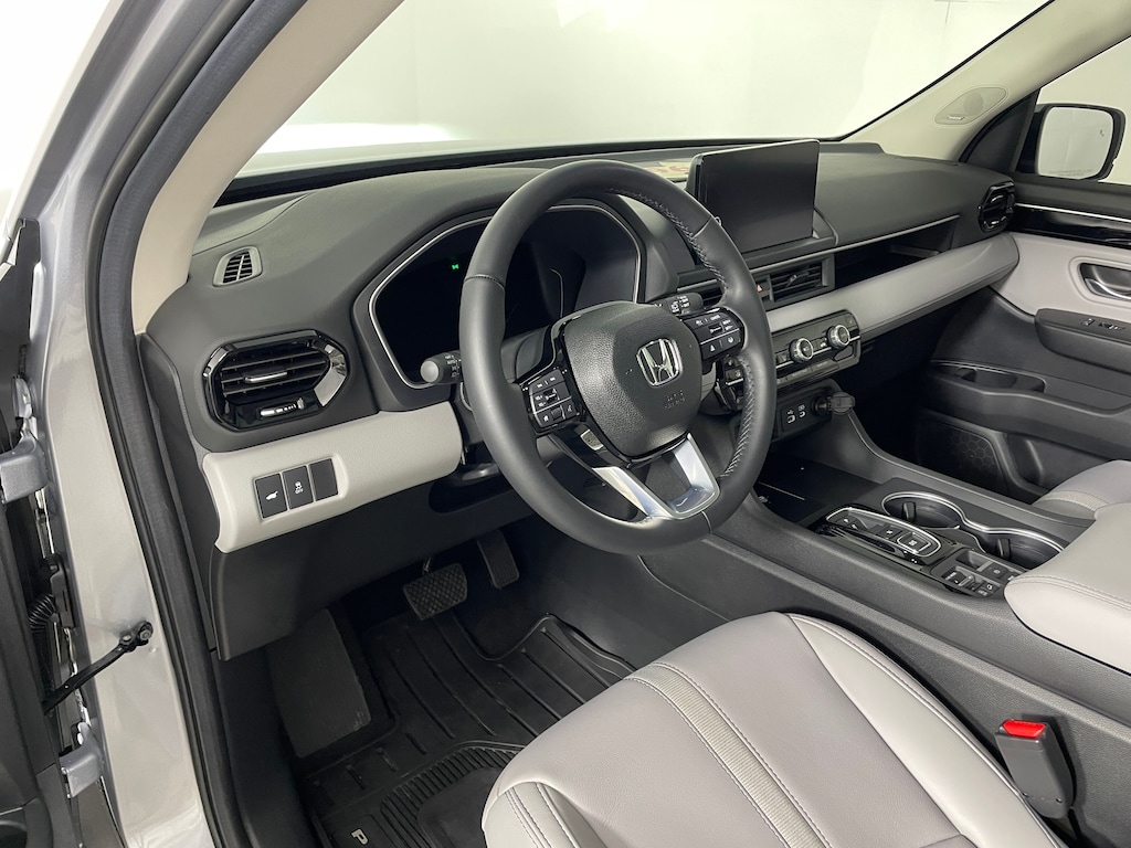 Certified 2025 Honda Pilot Touring SUV