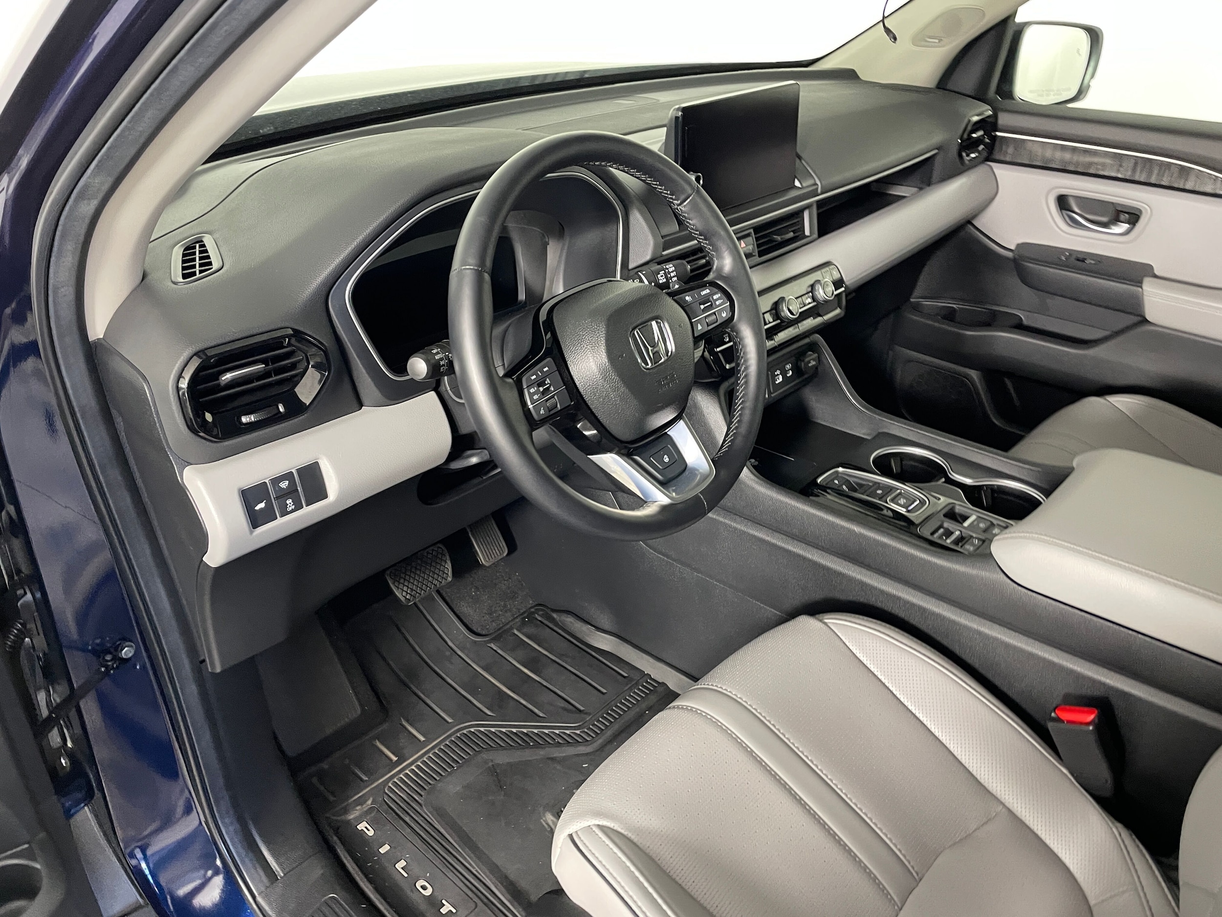 2025 Honda Pilot Elite photo 2