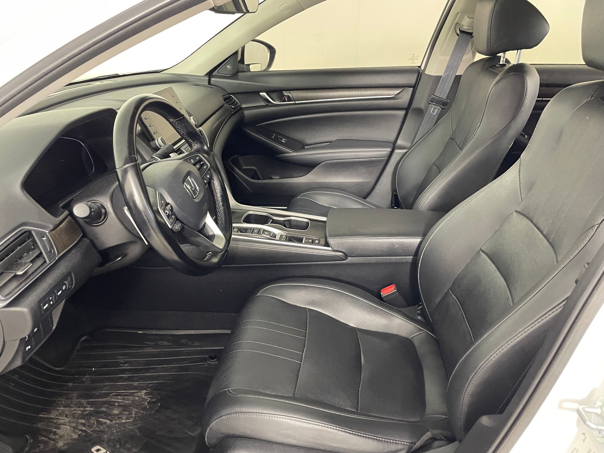 2021 Honda Accord Touring 2.0T photo 2