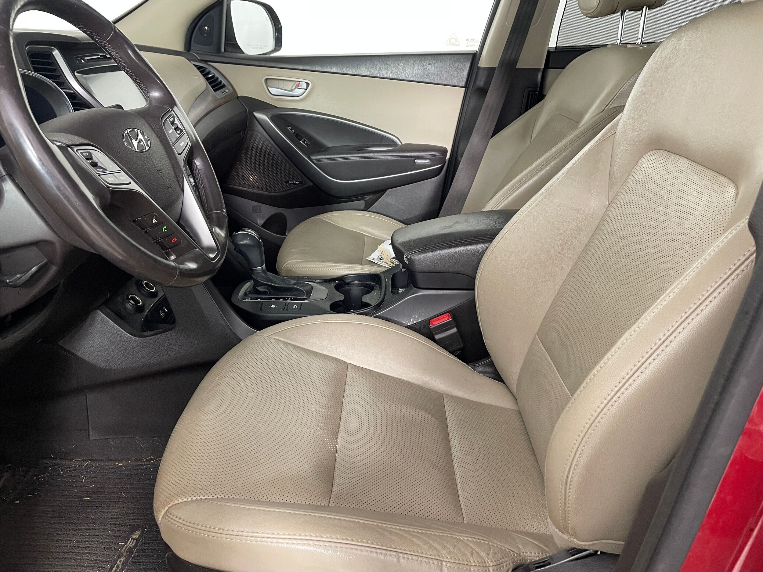 2017 Hyundai Santa Fe SE Ultimate photo 2