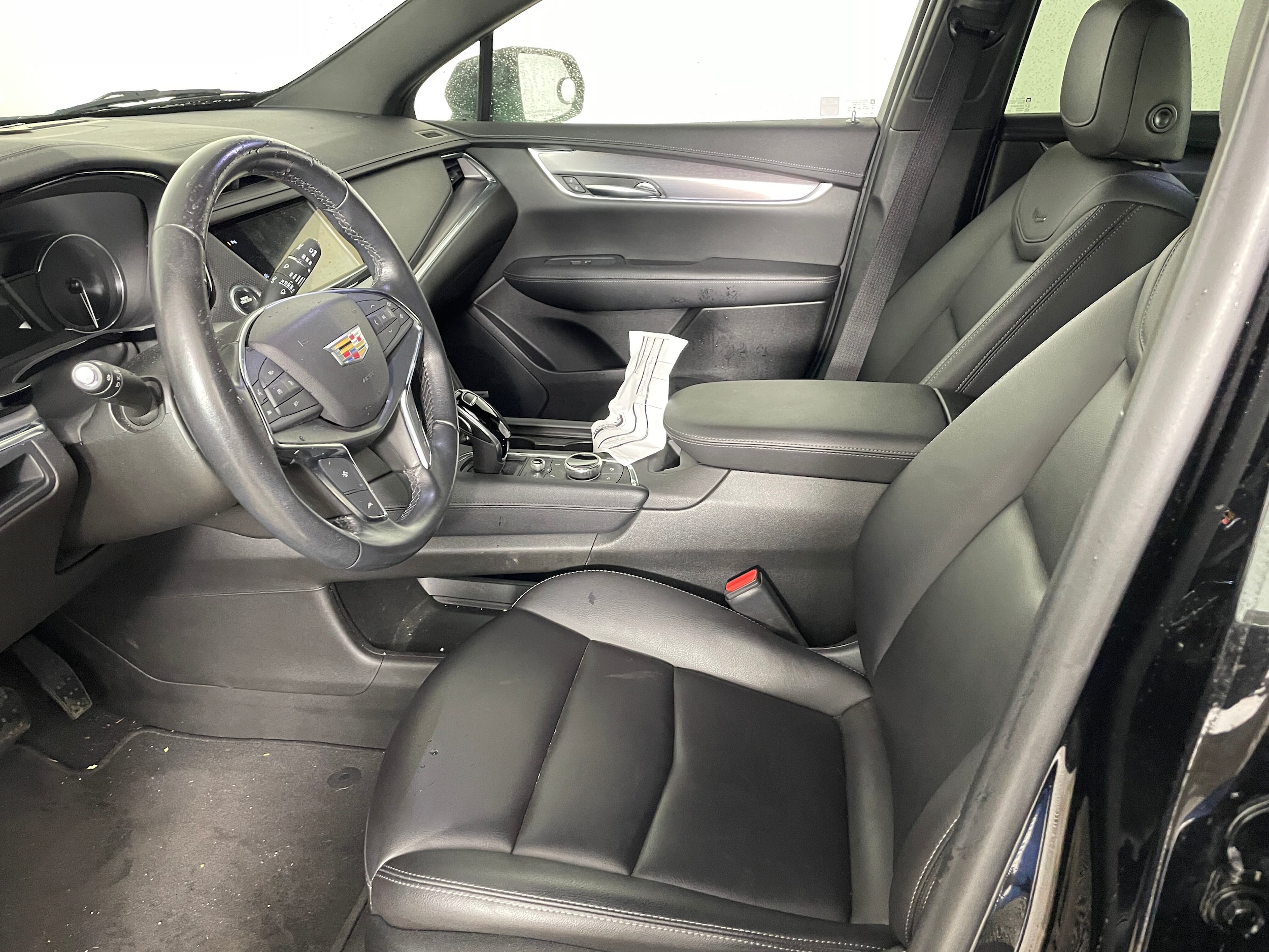 2021 CADILLAC XT5 Luxury photo 2