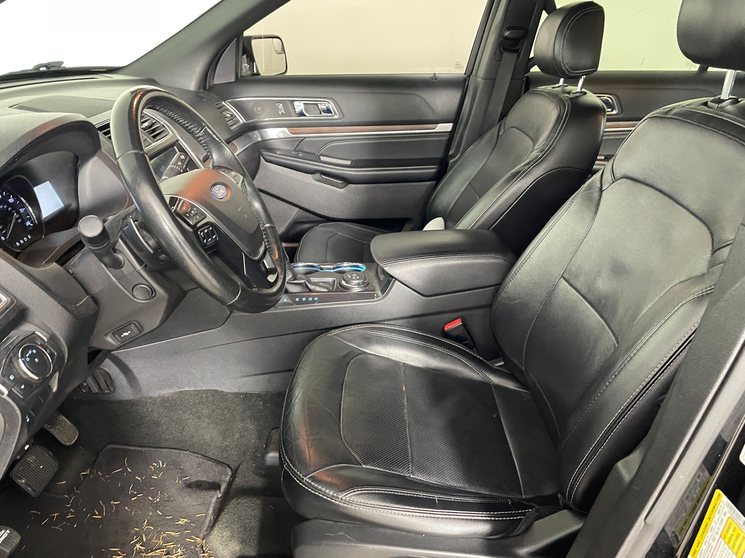 2017 Ford Explorer Limited photo 2