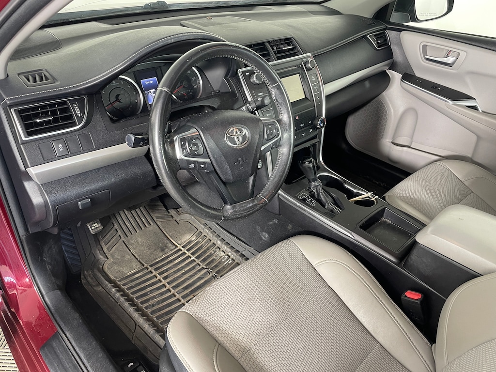 Used 2017 Toyota Camry SE Sedan