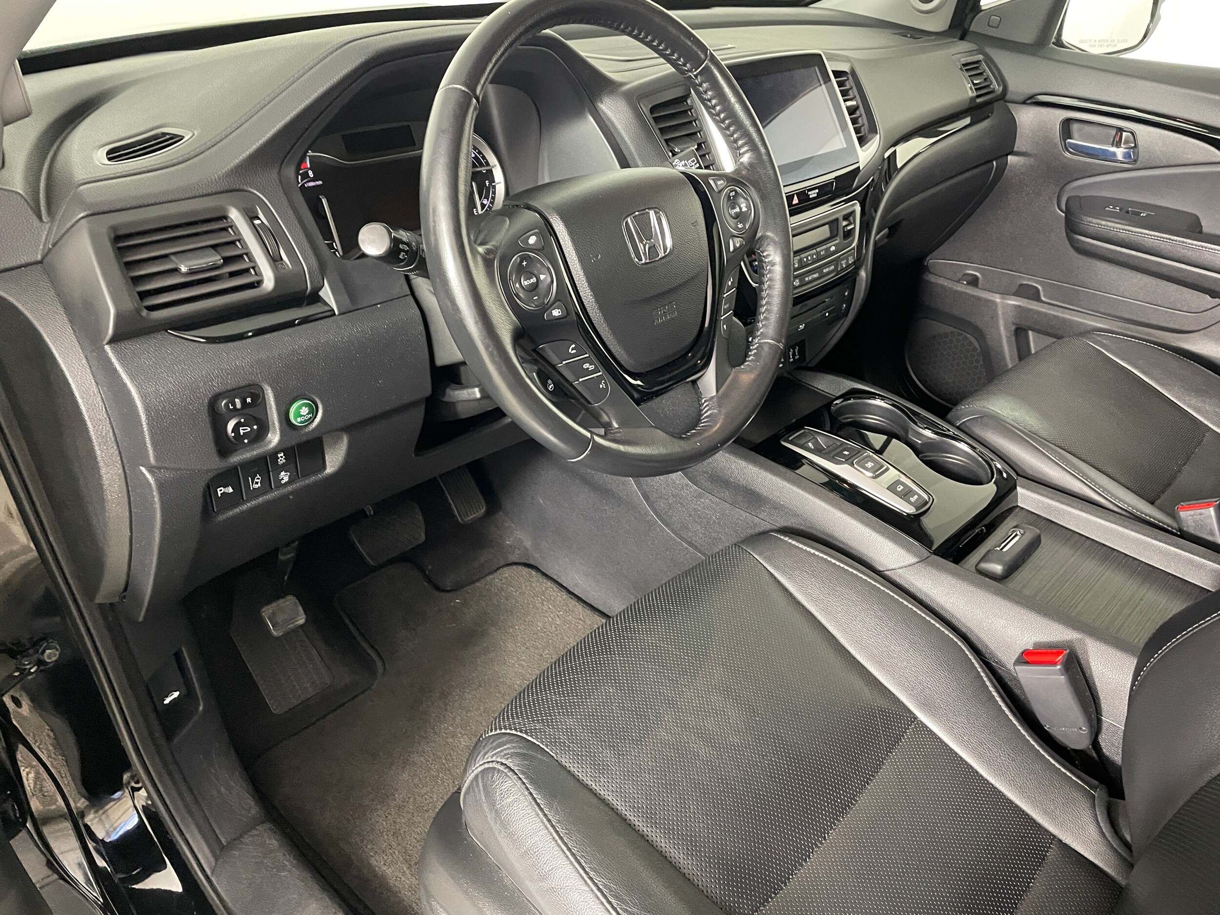 2016 Honda Pilot Elite photo 3