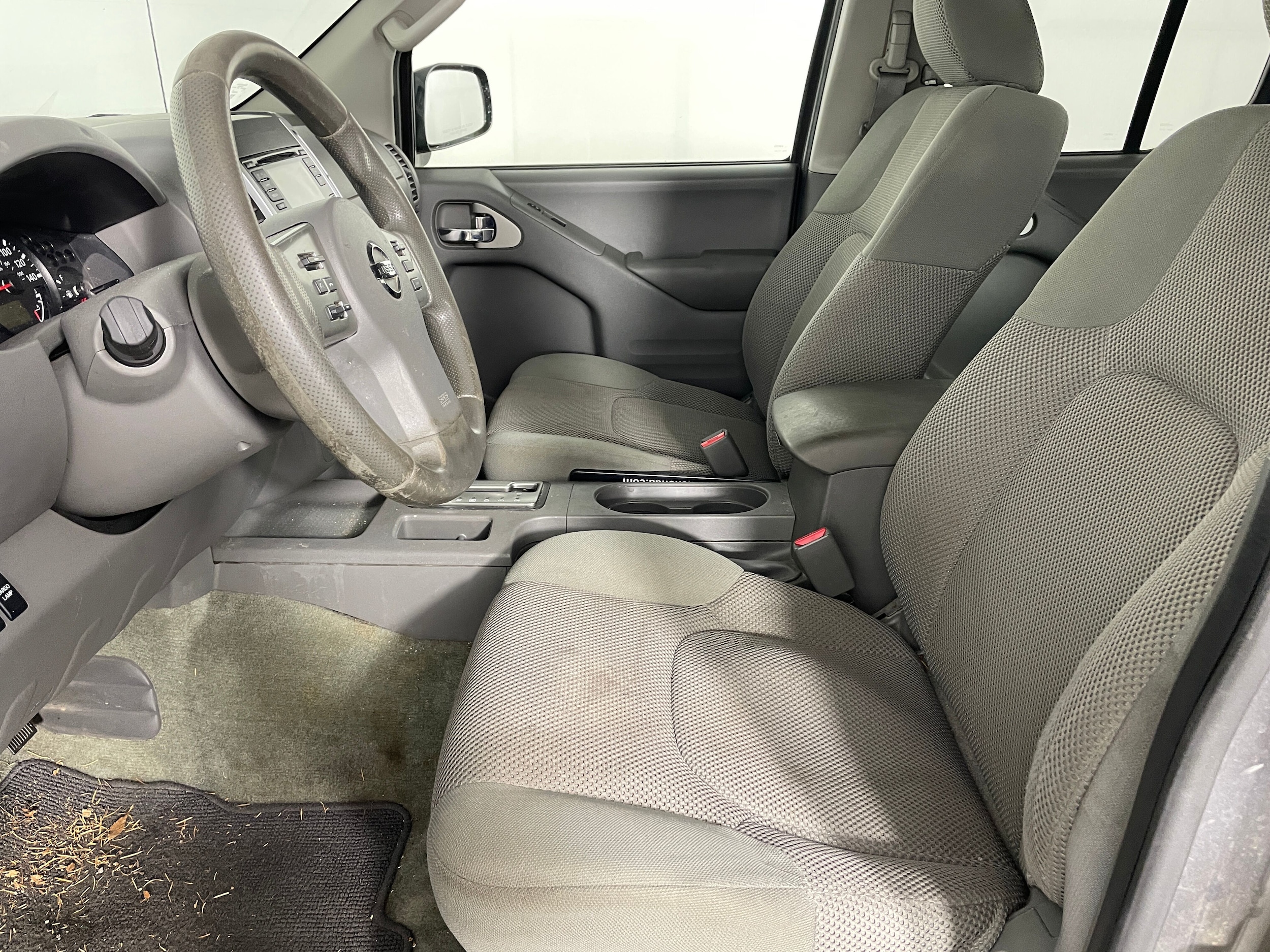 2016 Nissan Frontier SV photo 2