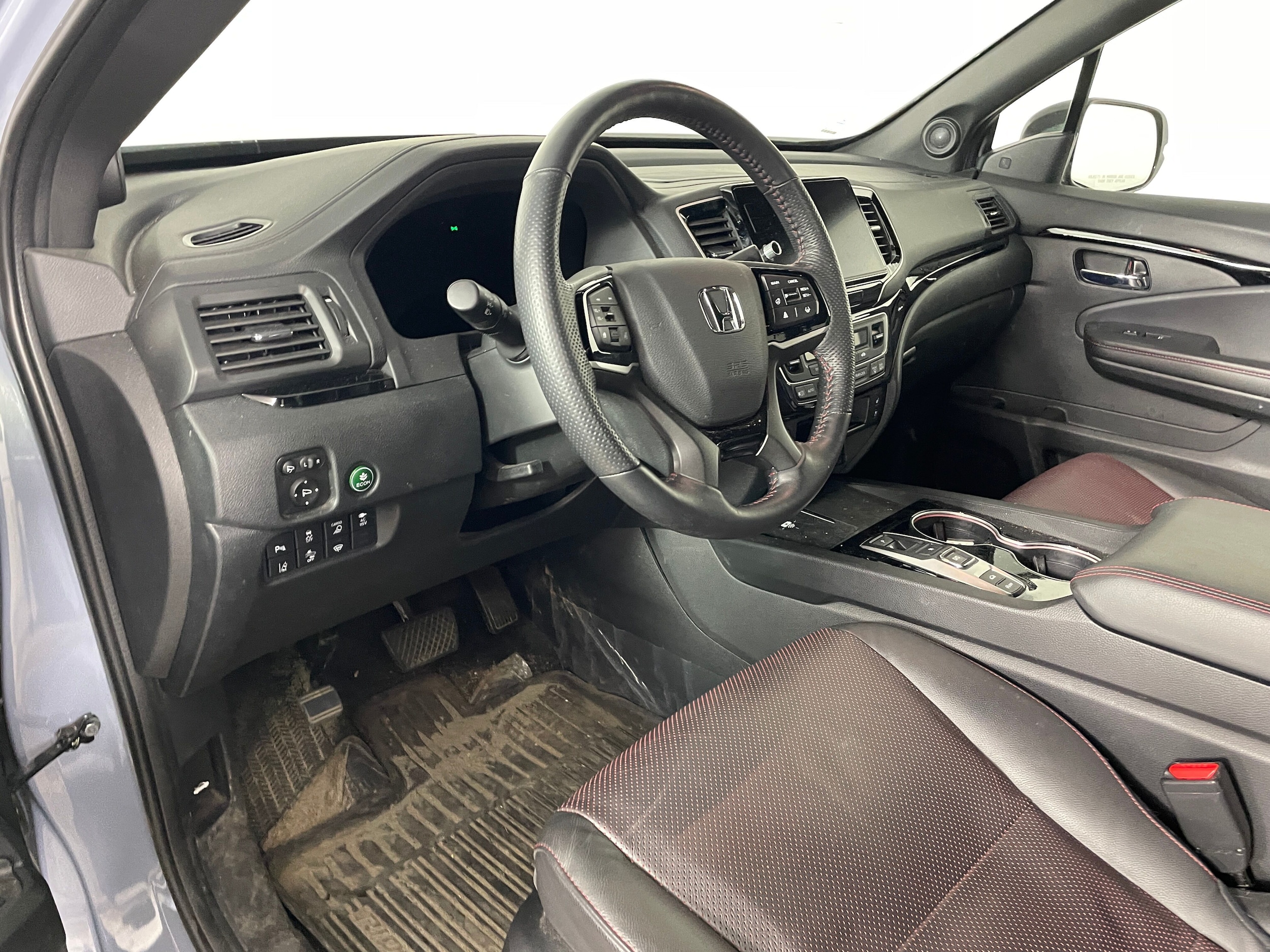 2024 Honda Ridgeline Black Edition photo 3