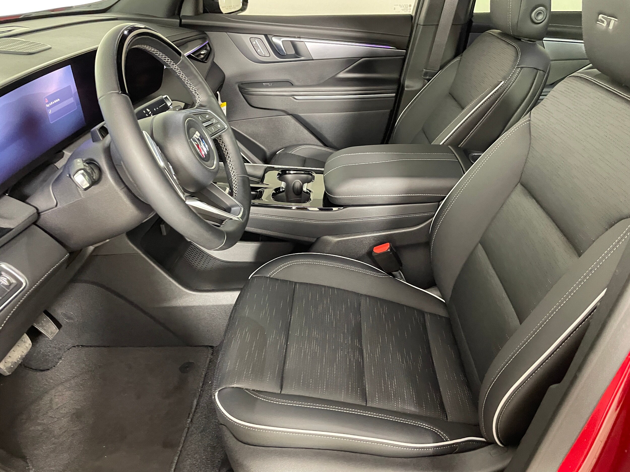 2025 Buick Enclave Sport Touring photo 2