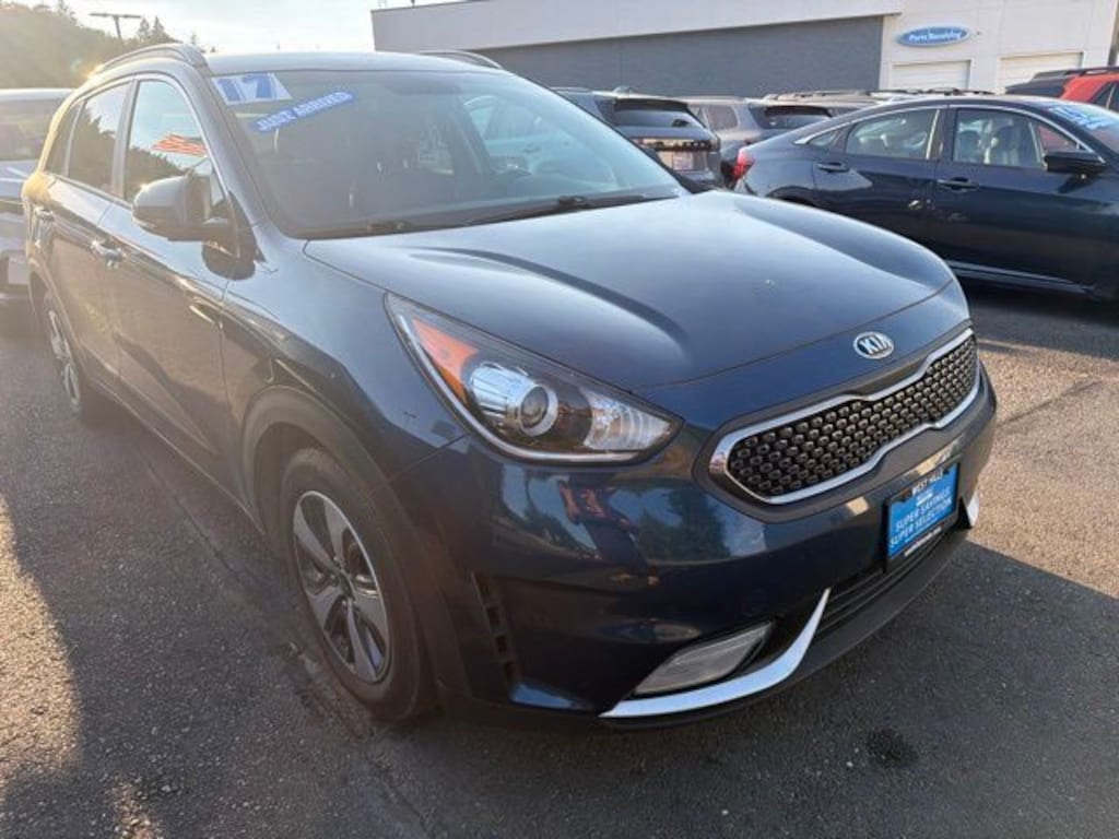 Used 2017 Kia Niro EX SUV