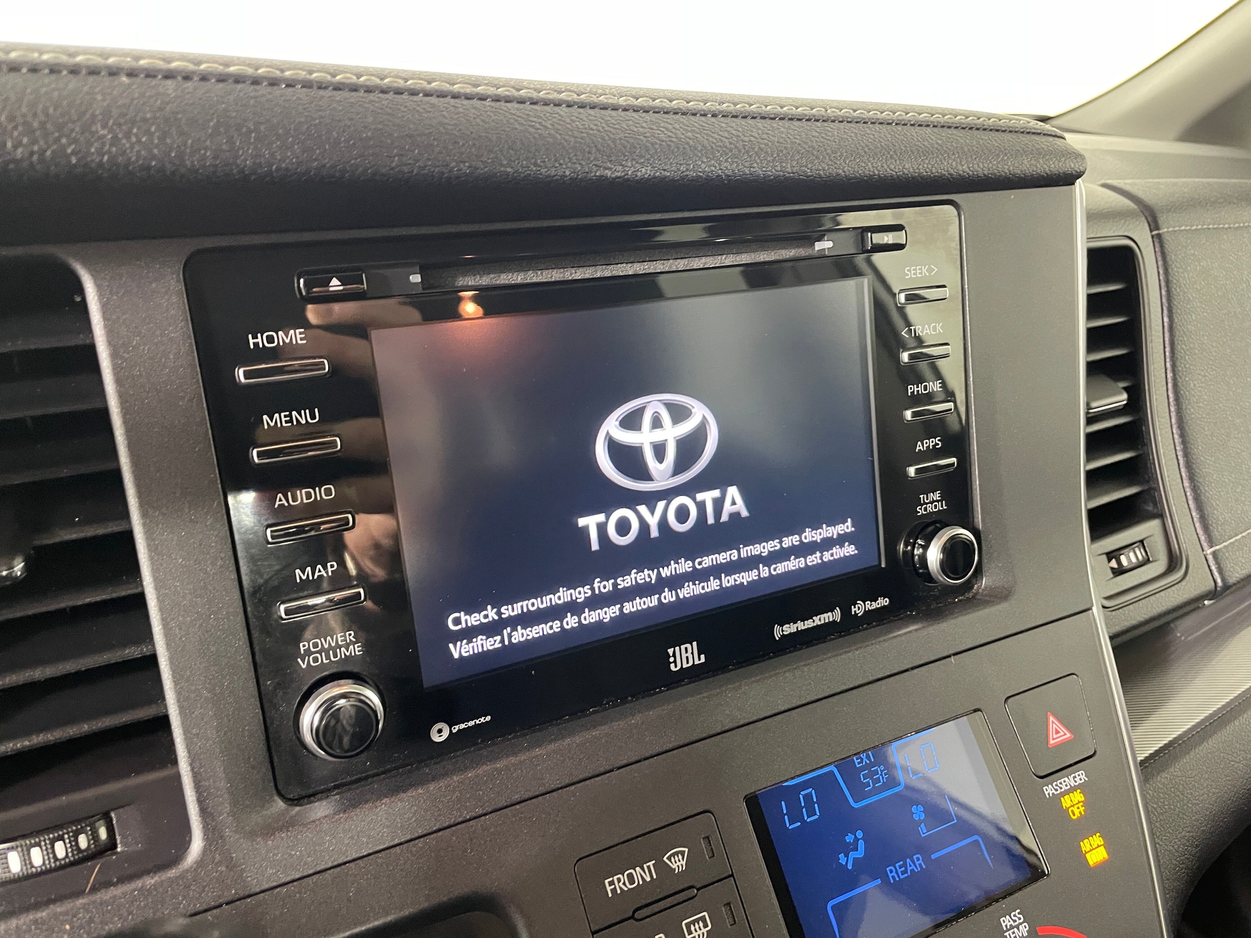 2019 Toyota Sienna SE Premium 8 Passenger photo 6