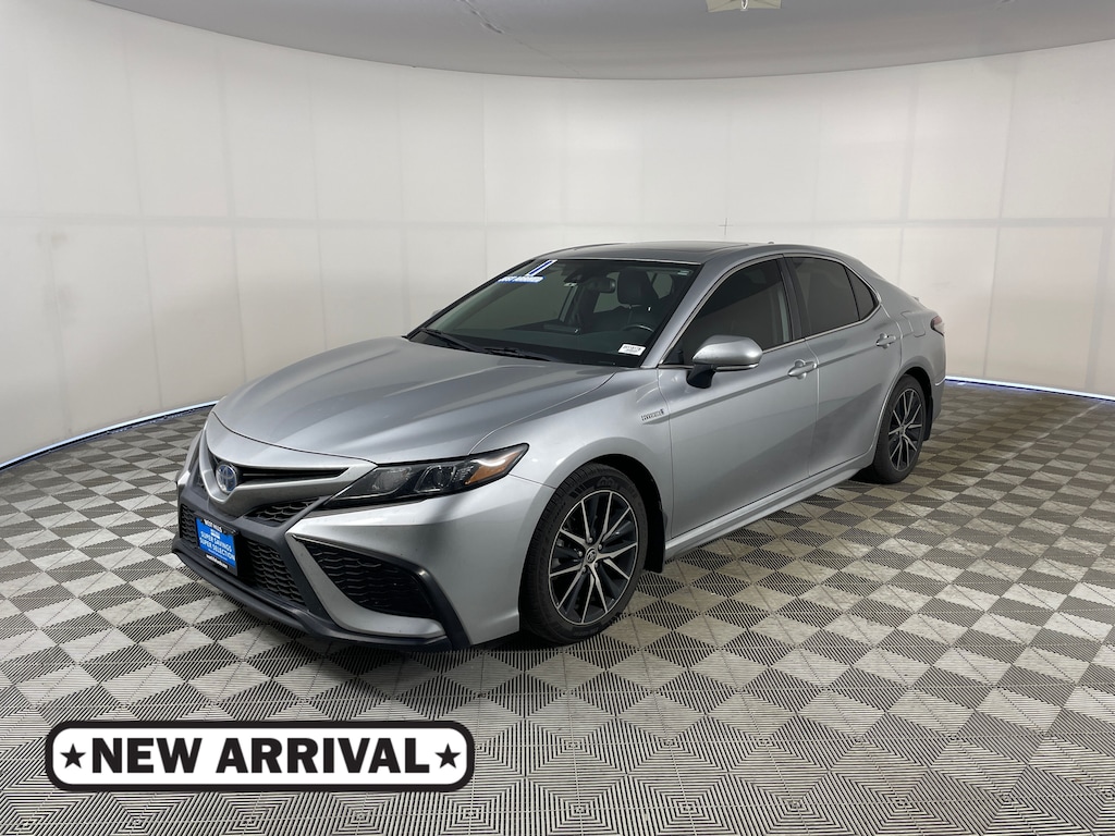 Used 2021 Toyota Camry Hybrid SE Sedan