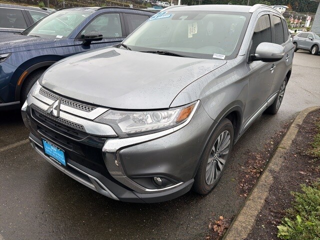 2020 Mitsubishi Outlander SE photo 2