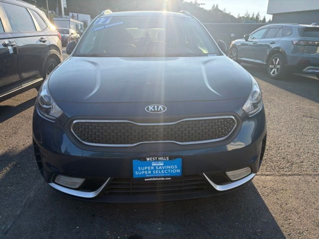 Used 2017 Kia Niro EX SUV
