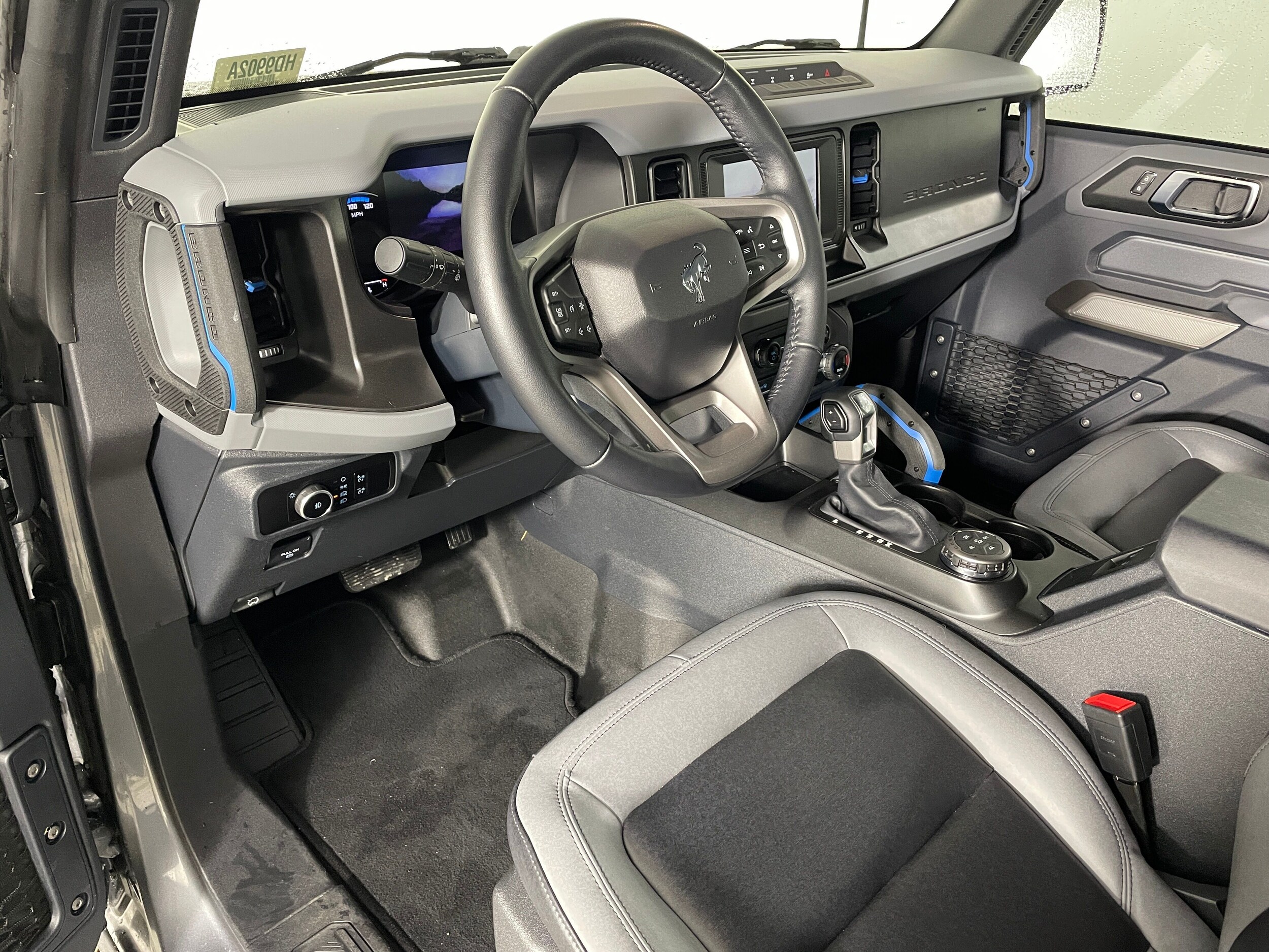 2023 Ford Bronco Outer Banks photo 3