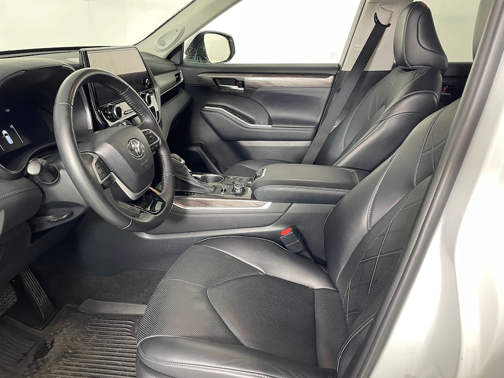Used 2023 Toyota Highlander Platinum SUV