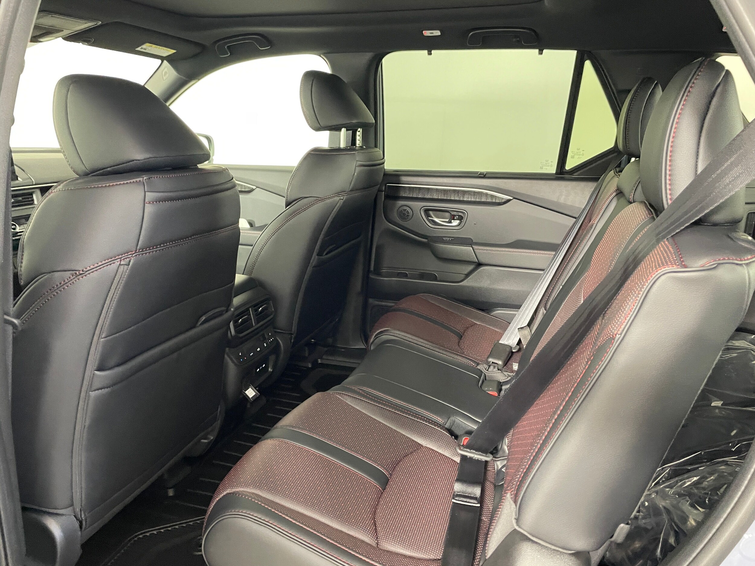 2025 Honda Pilot Black Edition photo 4