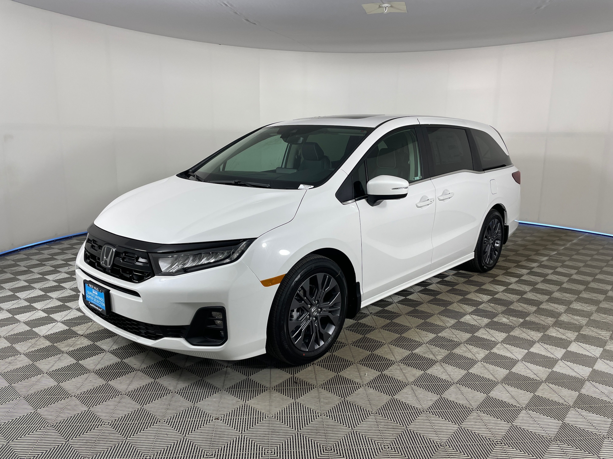 2026 Honda Odyssey Touring's photo