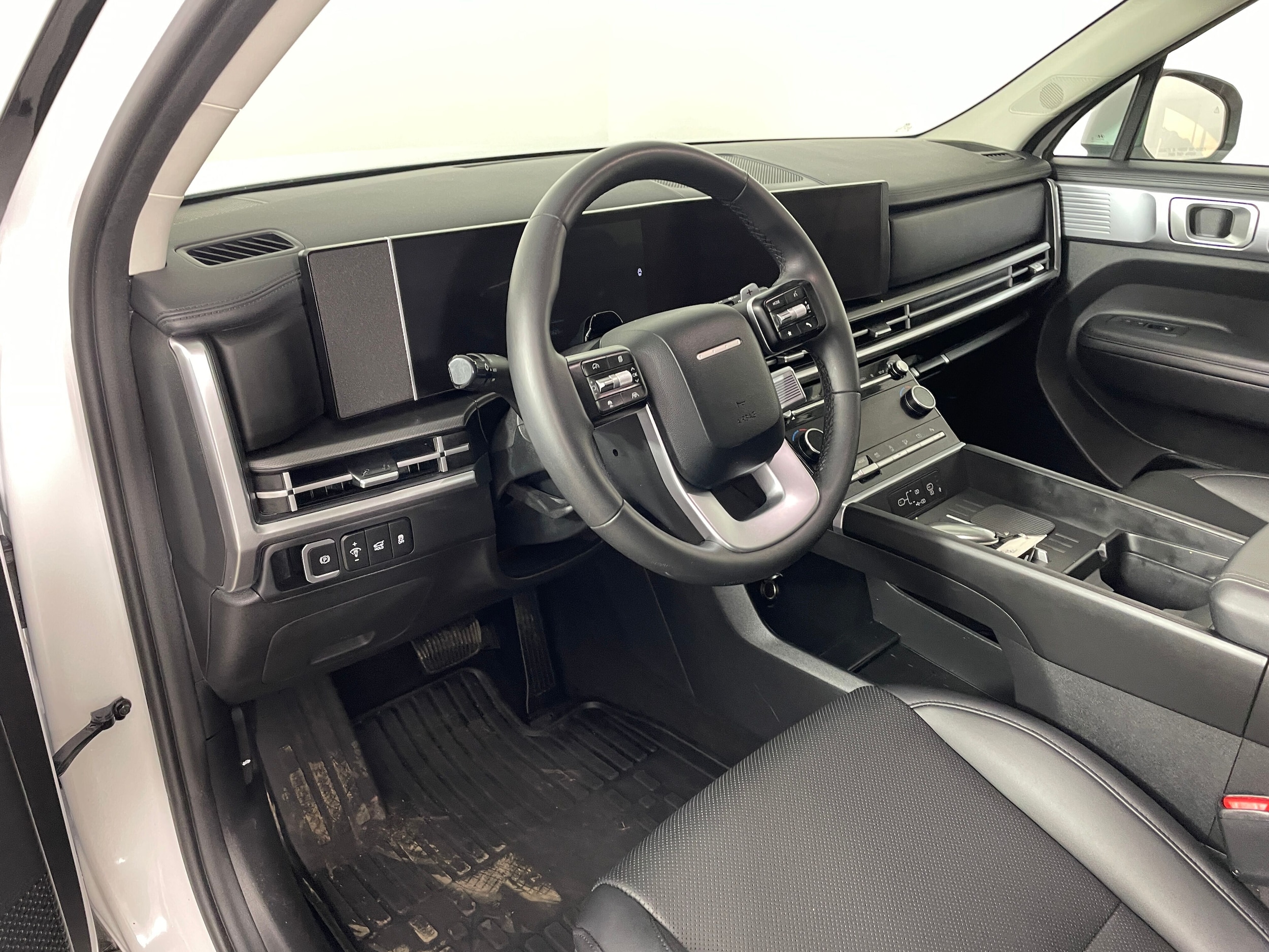 2025 Hyundai Santa Fe SEL photo 2