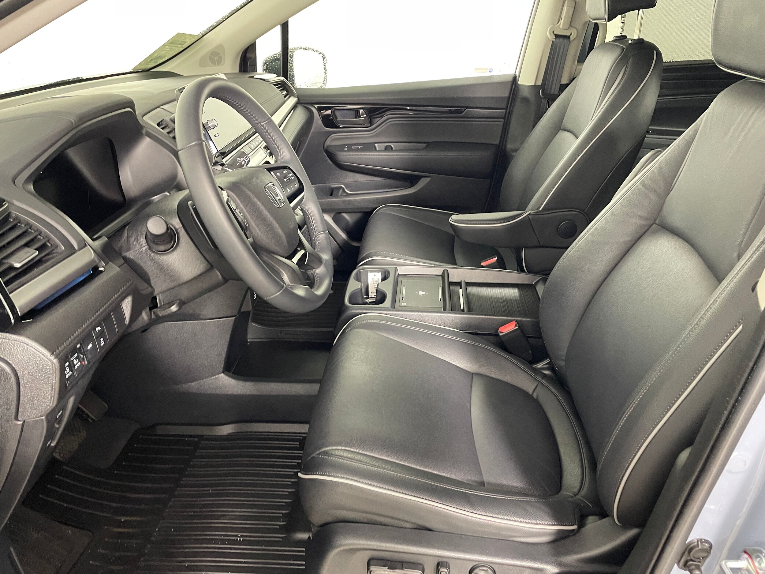 2025 Honda Odyssey Touring photo 2