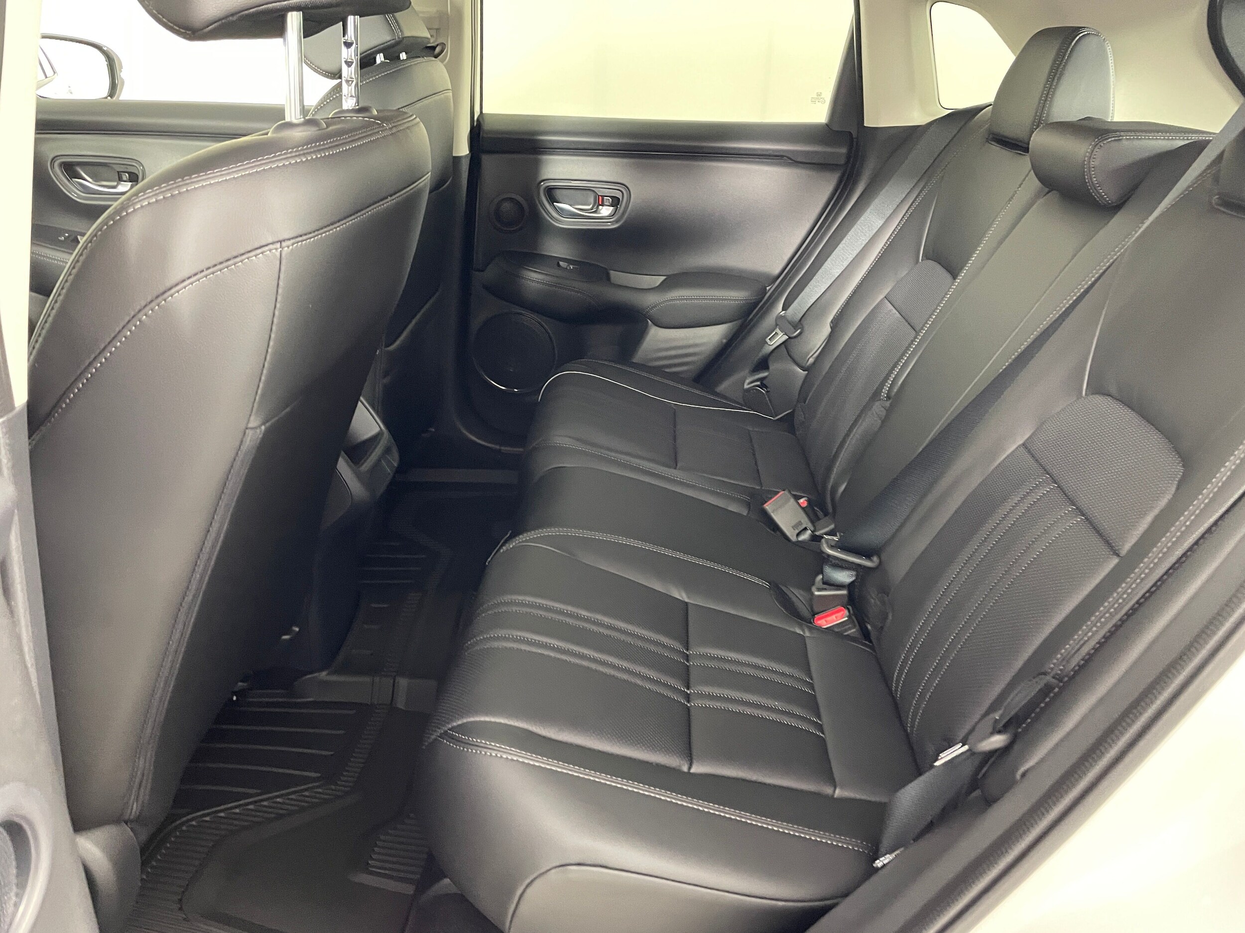 2026 Honda HR-V EX-L photo 4