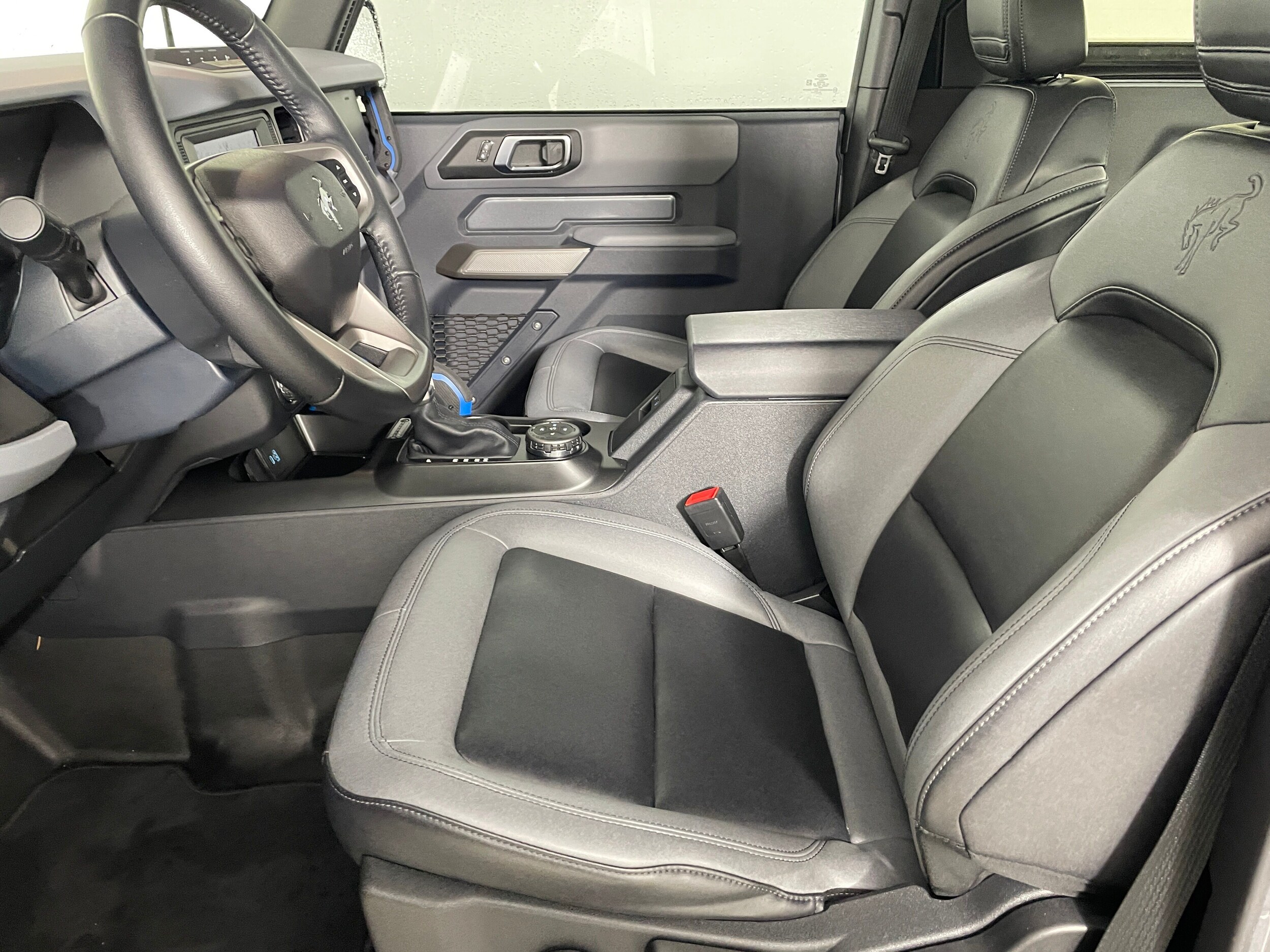 2023 Ford Bronco Outer Banks photo 2