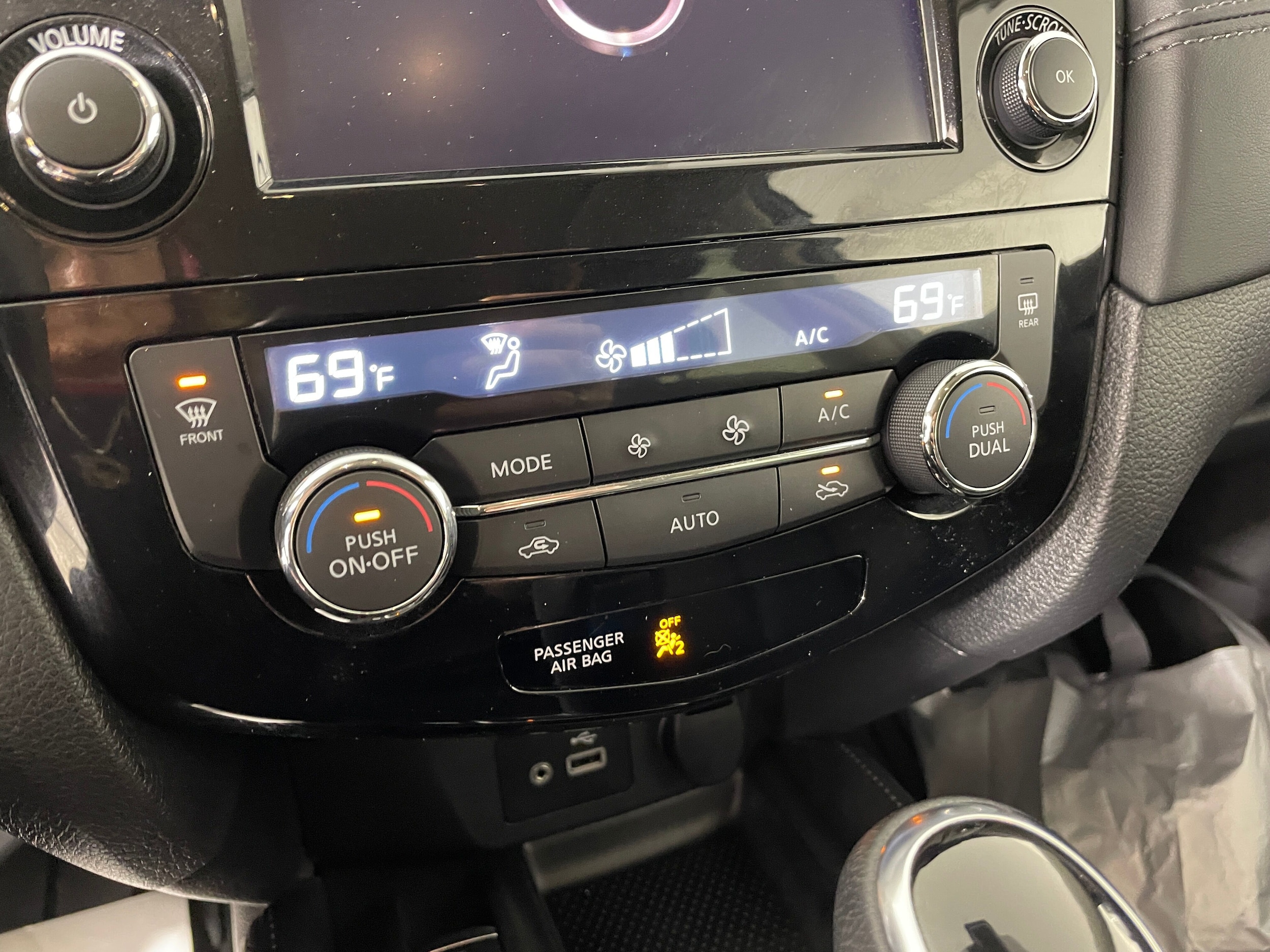 2019 Nissan Rogue SL photo 3