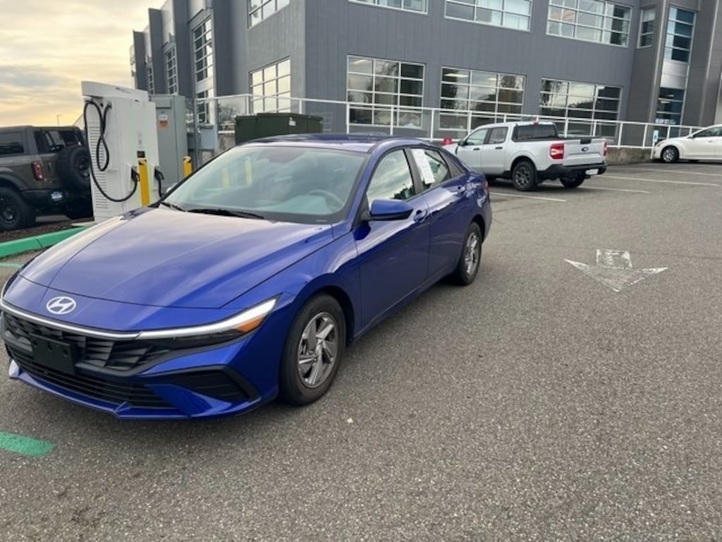 Used 2025 Hyundai Elantra SE Sedan