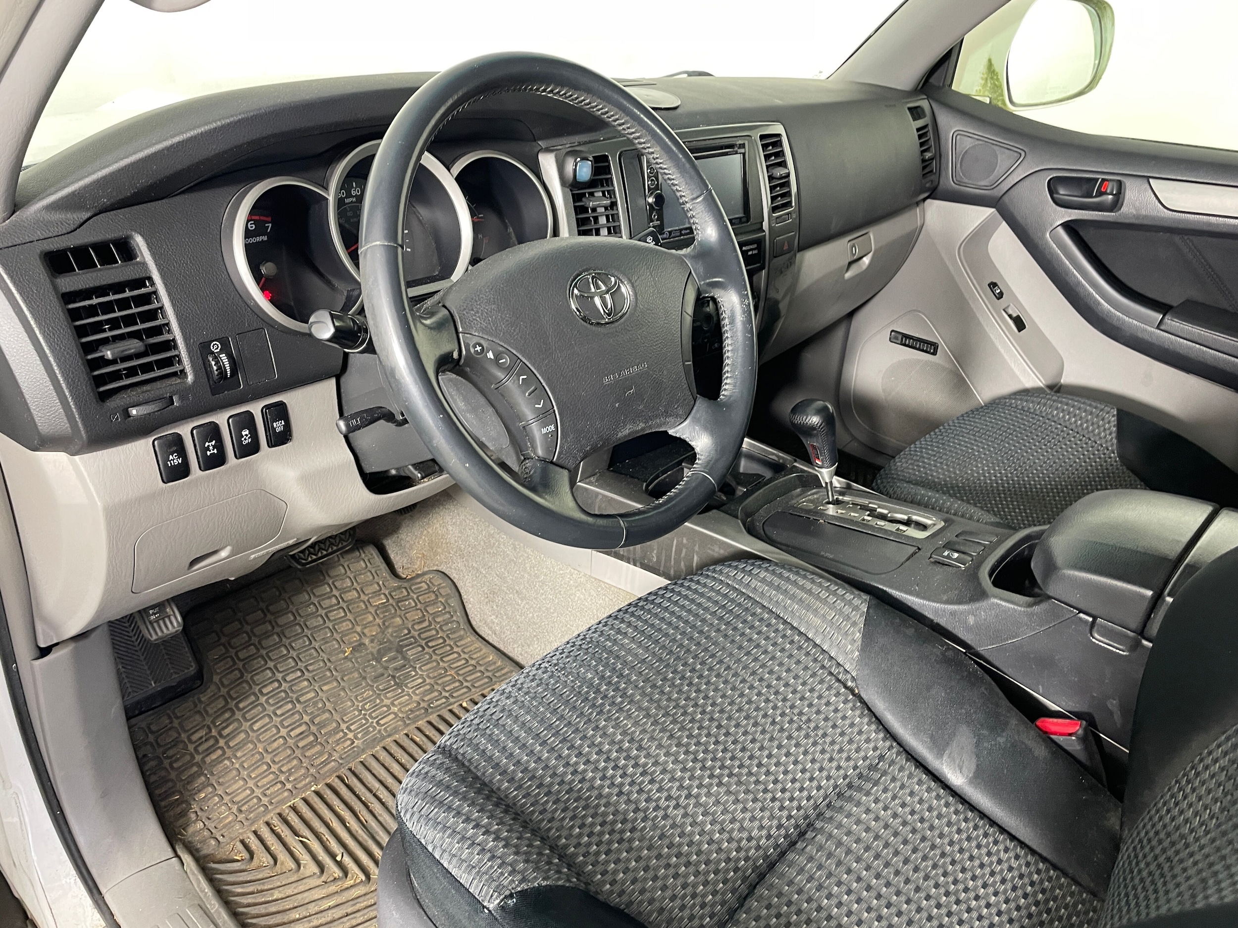 2008 Toyota 4Runner SR5 photo 3