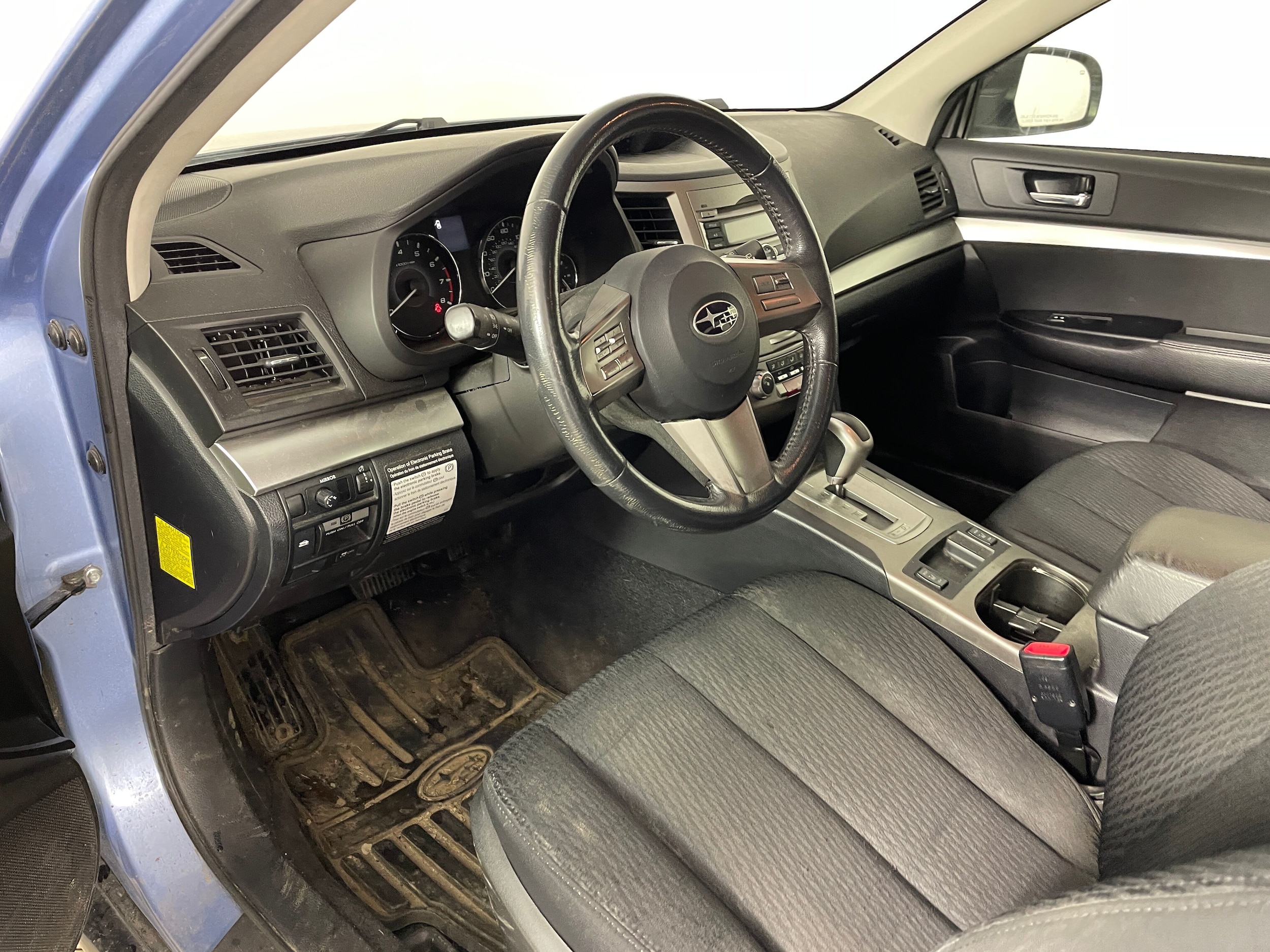 2010 Subaru Outback 2.5i Premium photo 3