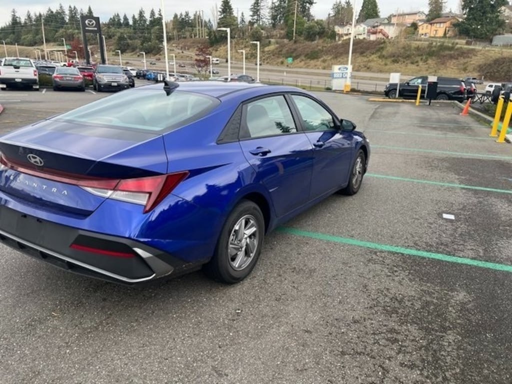 Used 2025 Hyundai Elantra SE Sedan