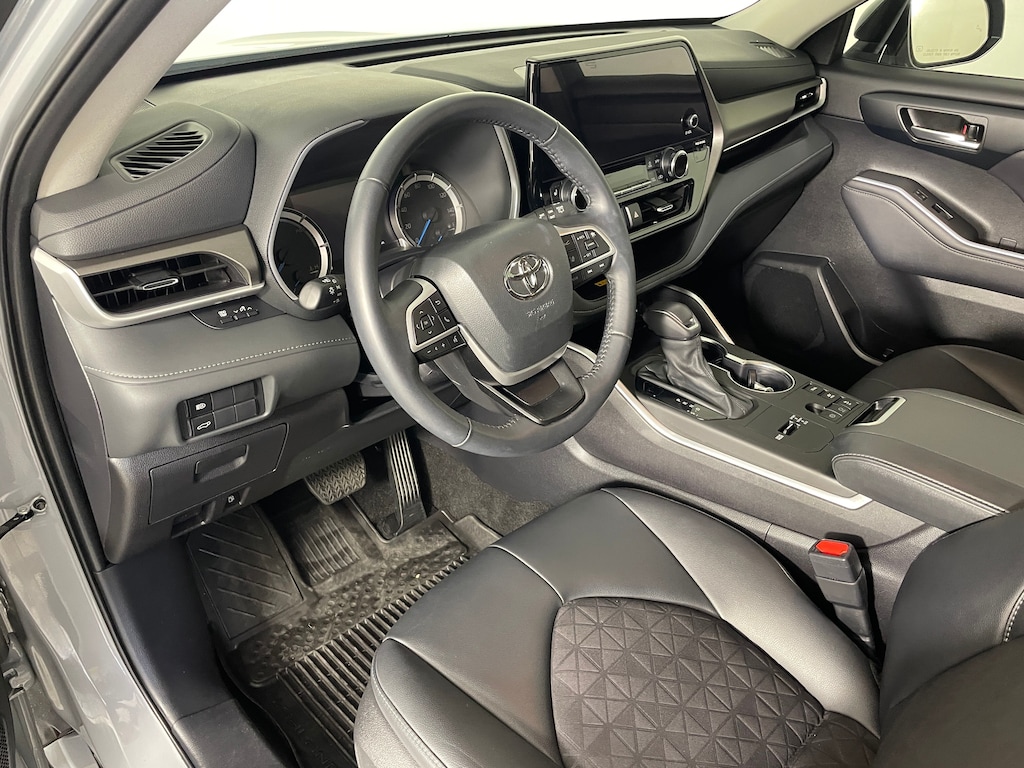Used 2024 Toyota Highlander Hybrid XLE SUV