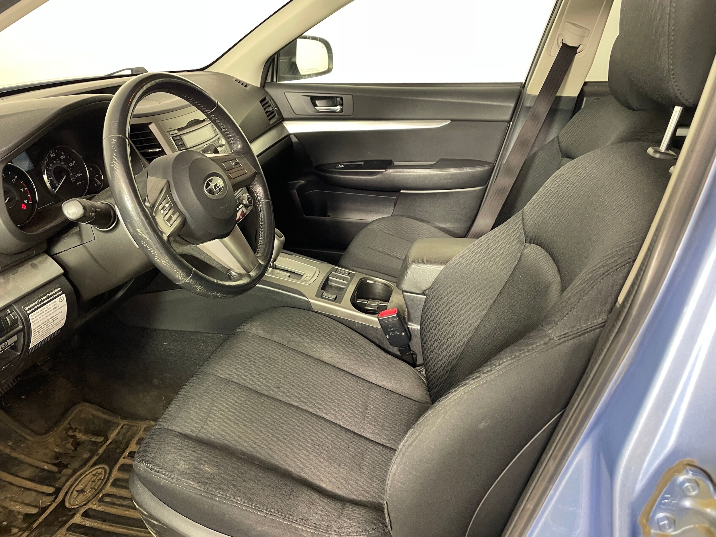 2010 Subaru Outback 2.5i Premium photo 2