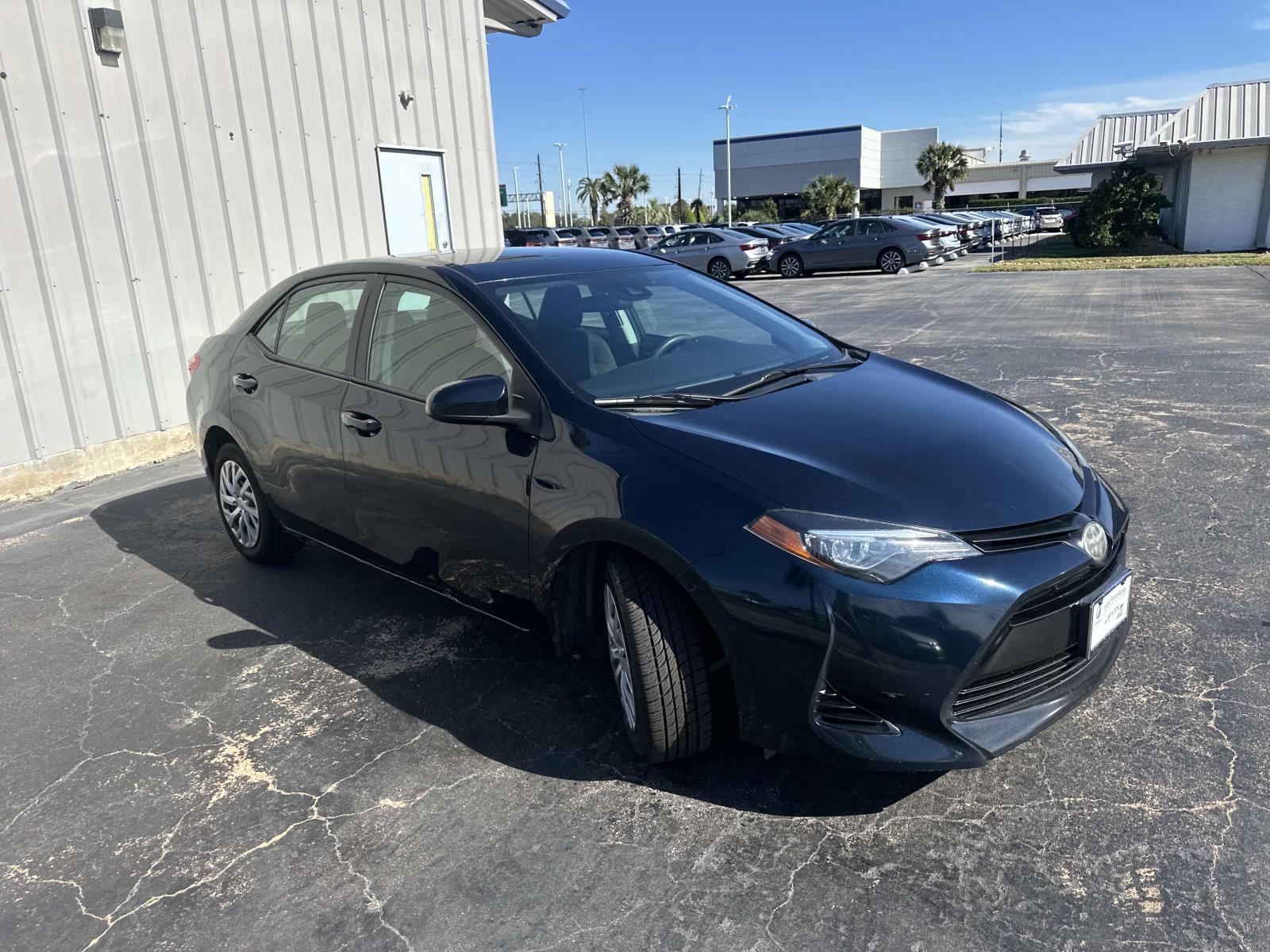 2019 Toyota Corolla LE photo 4