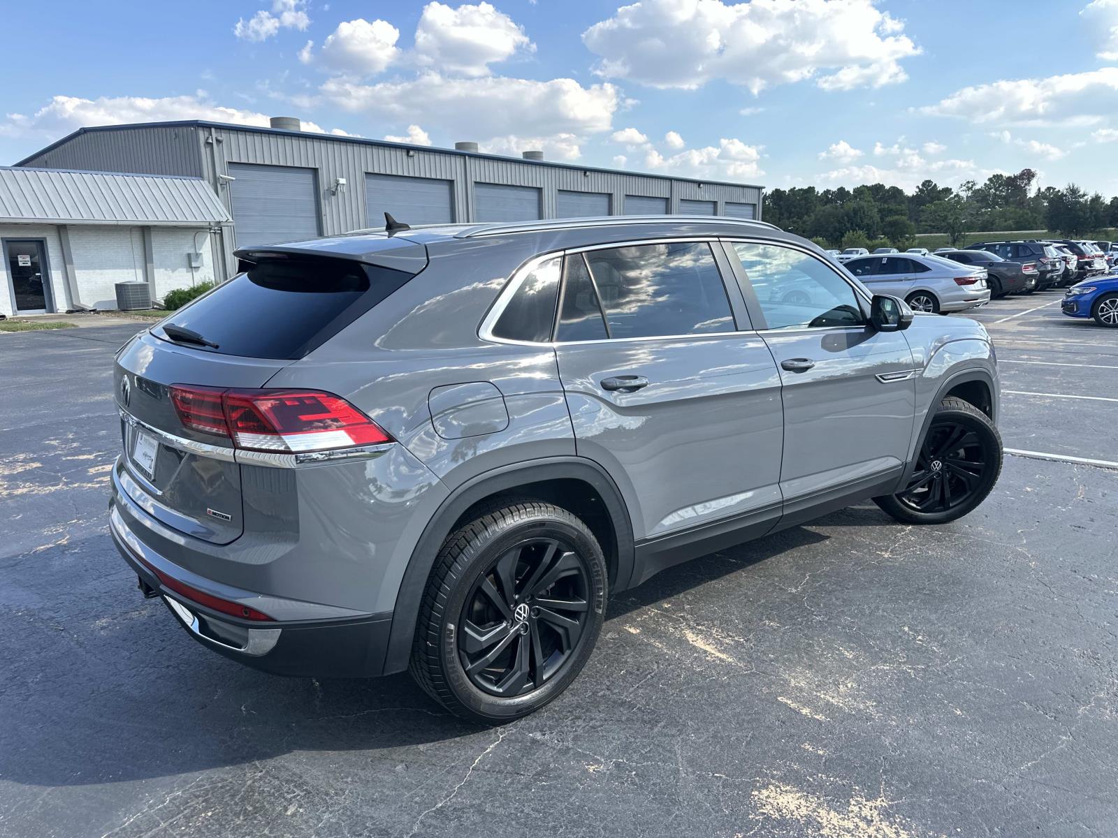 2020 Volkswagen Atlas Cross Sport V6 SEL photo 3