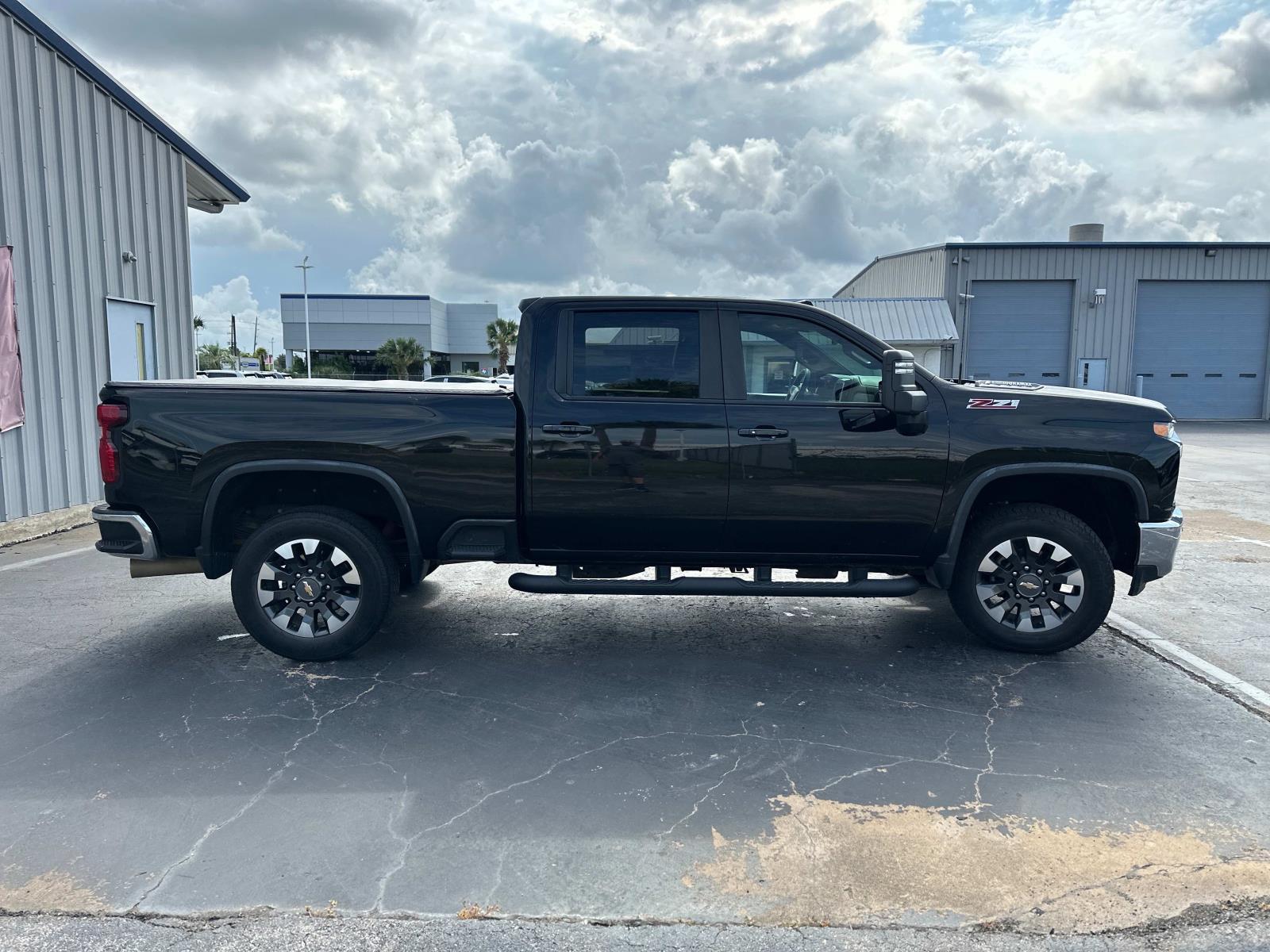 2021 Chevrolet Silverado 3500HD LT photo 2
