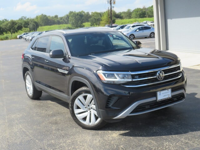 Used 2022 Volkswagen Atlas Cross Sport SE w/Tech with VIN 1V2JE2CA2NC207354 for sale in Houston, TX