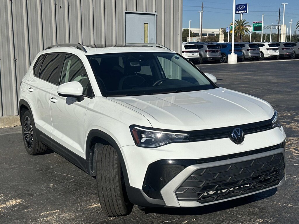 Certified 2025 Volkswagen Taos SE FWD Sport Utility