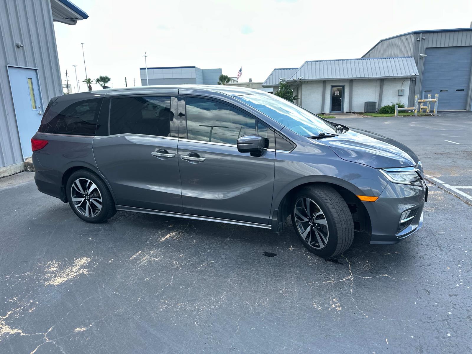 2018 Honda Odyssey Elite photo 3