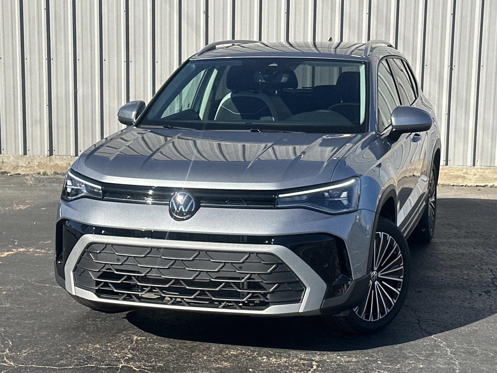 2025 Volkswagen Taos SE's photo