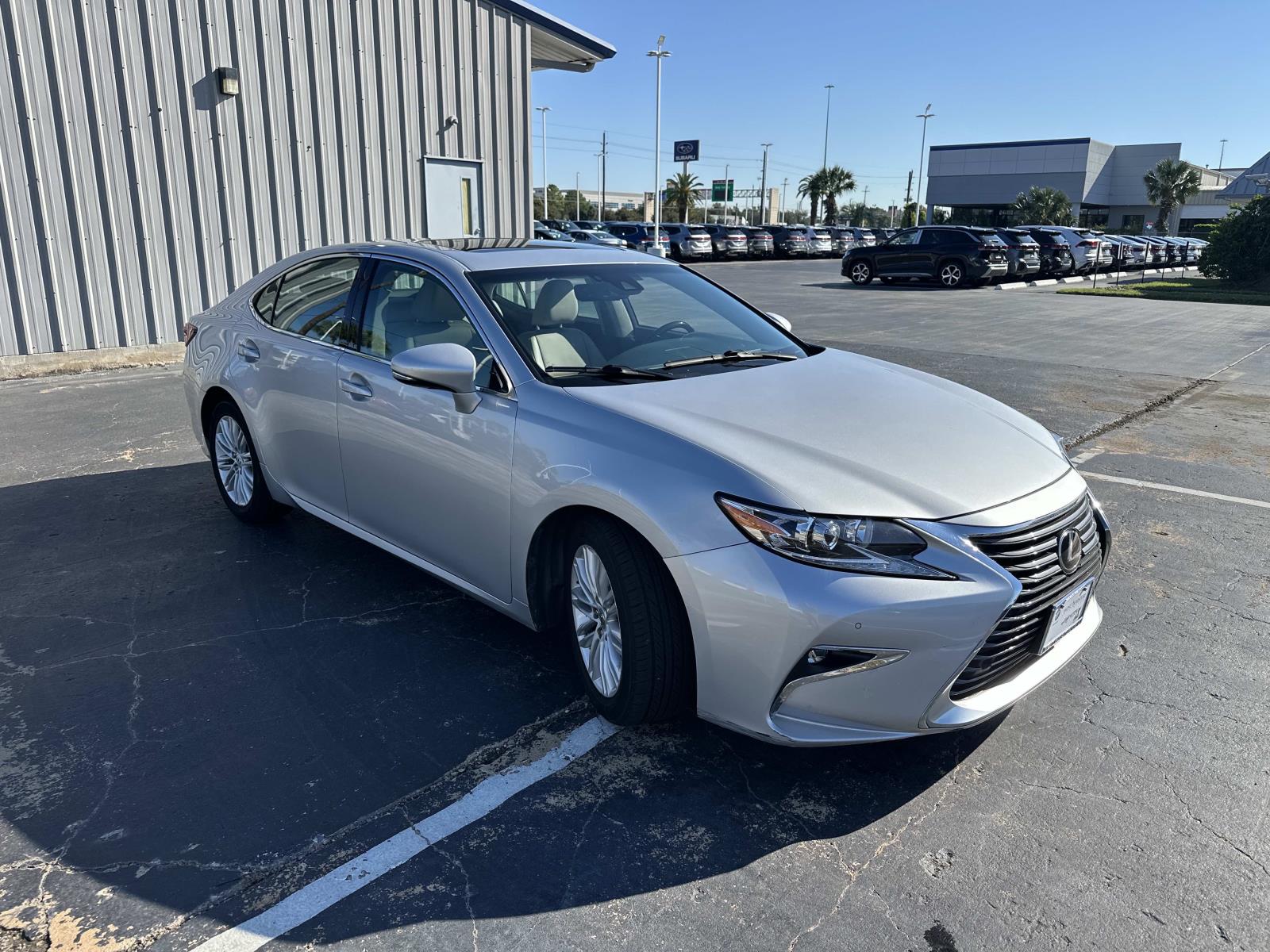 2016 Lexus ES 350 photo 2