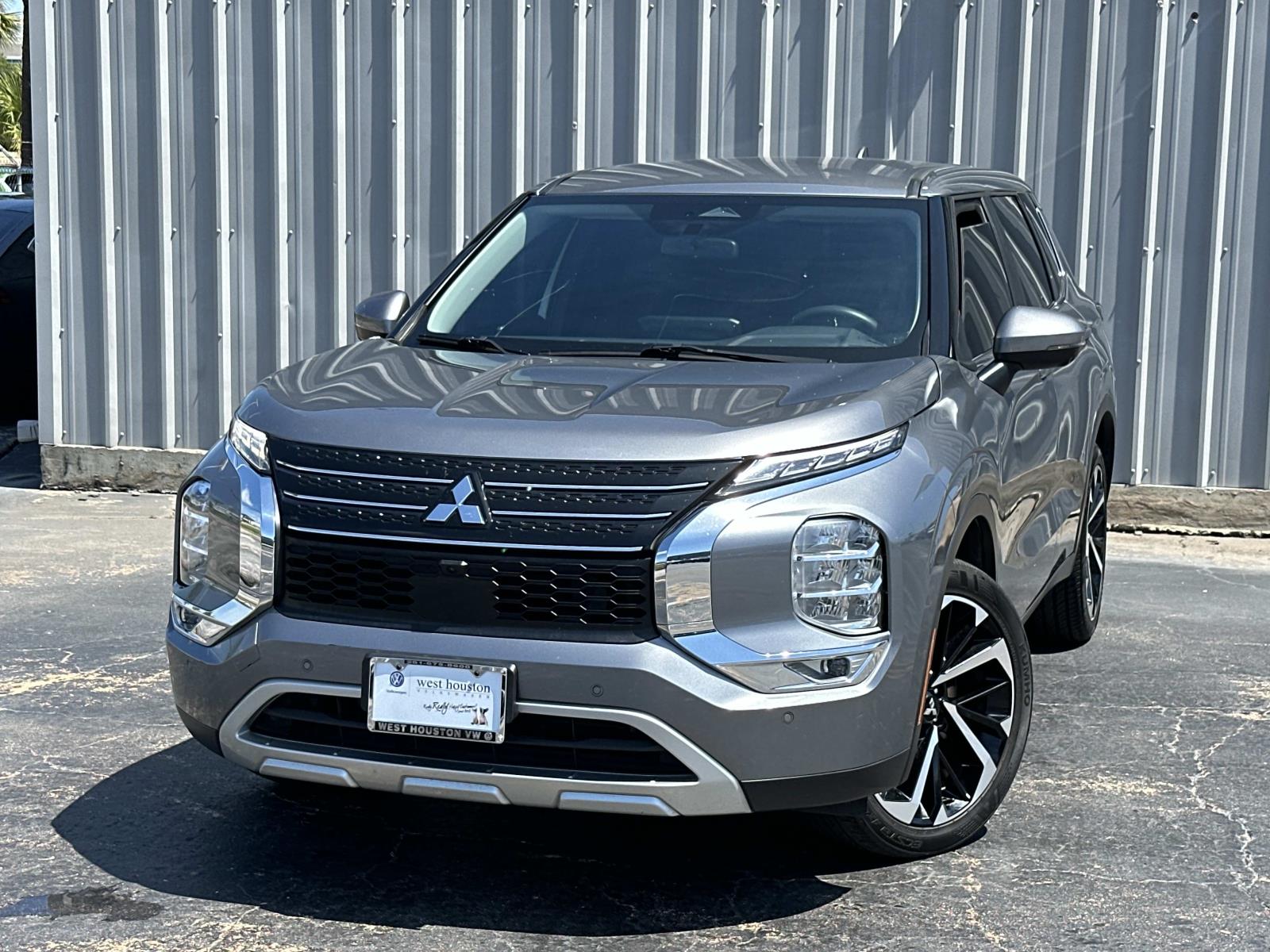 2023 Mitsubishi Outlander SE 2WD's photo
