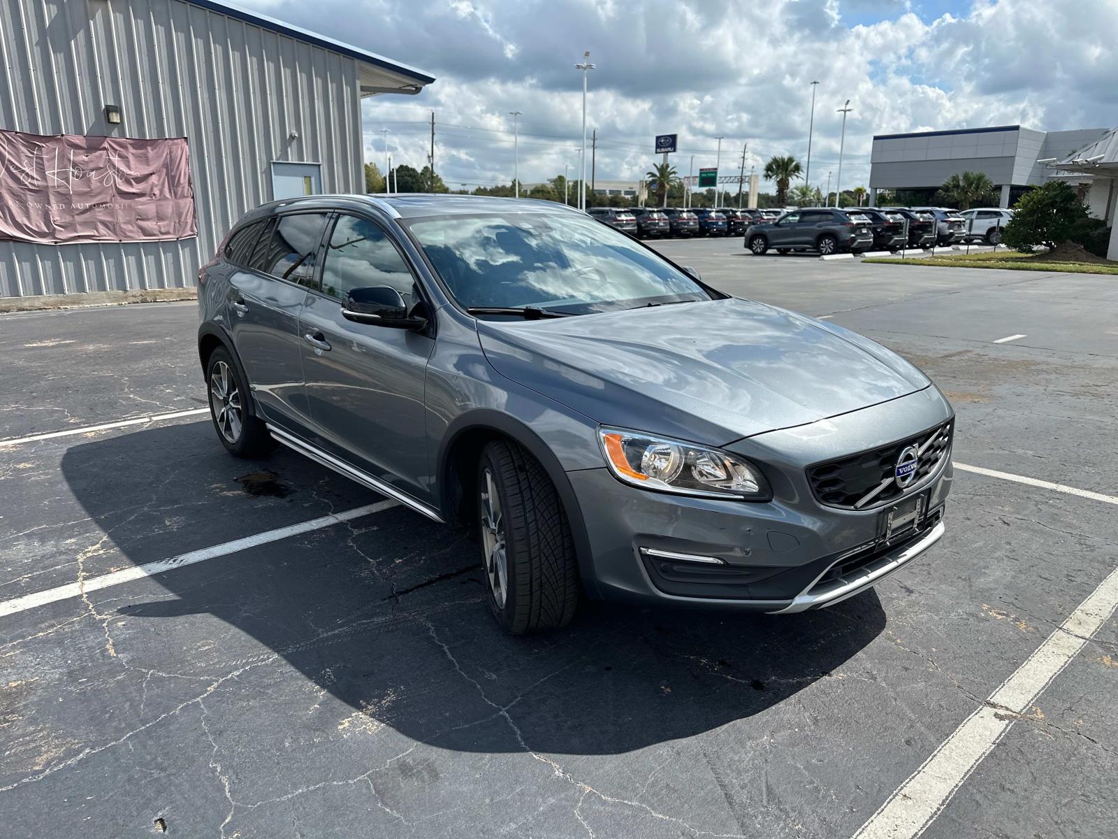 2018 Volvo V60 Cross Country T5 AWD photo 2