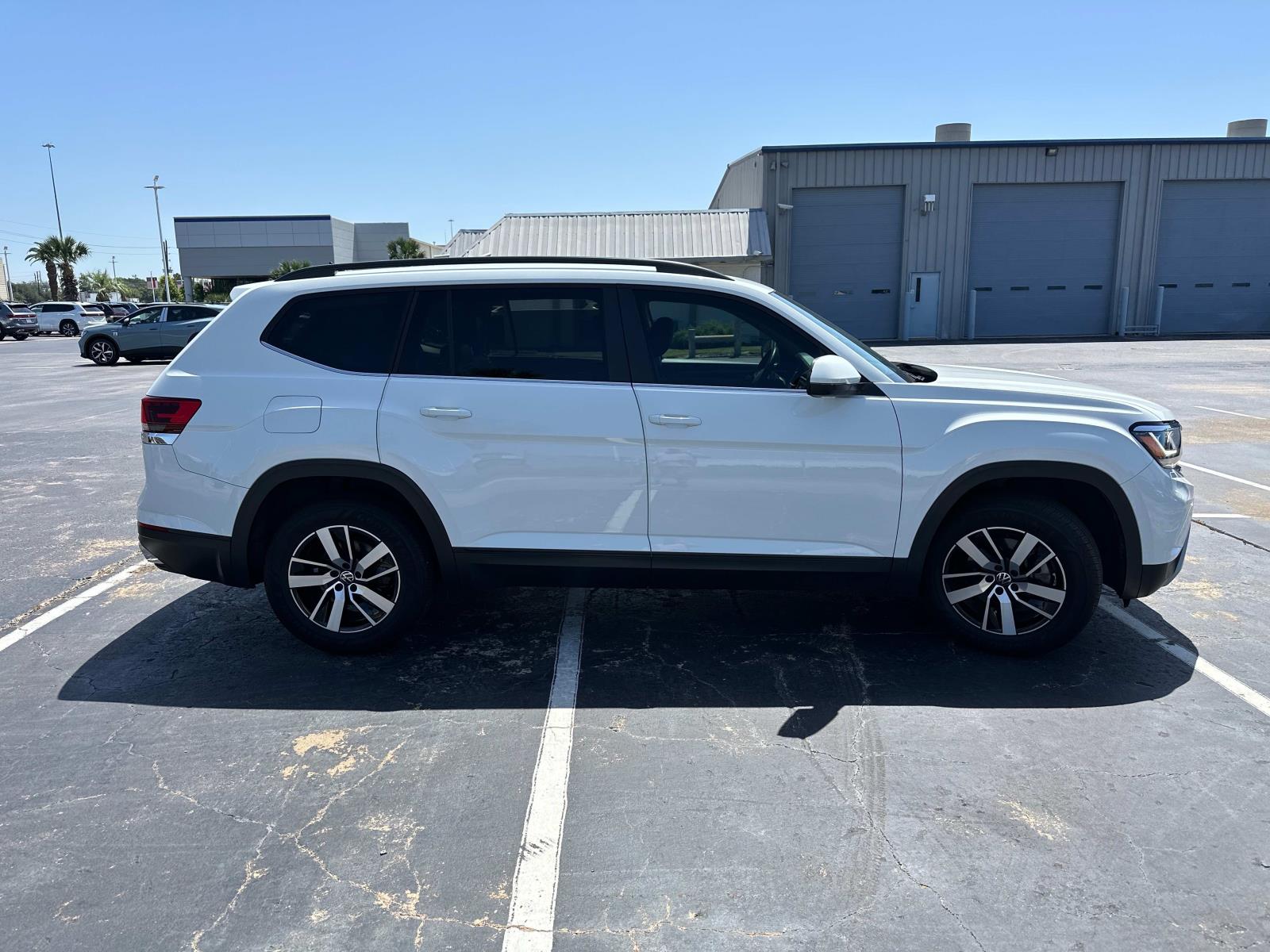 2022 Volkswagen Atlas SE photo 3