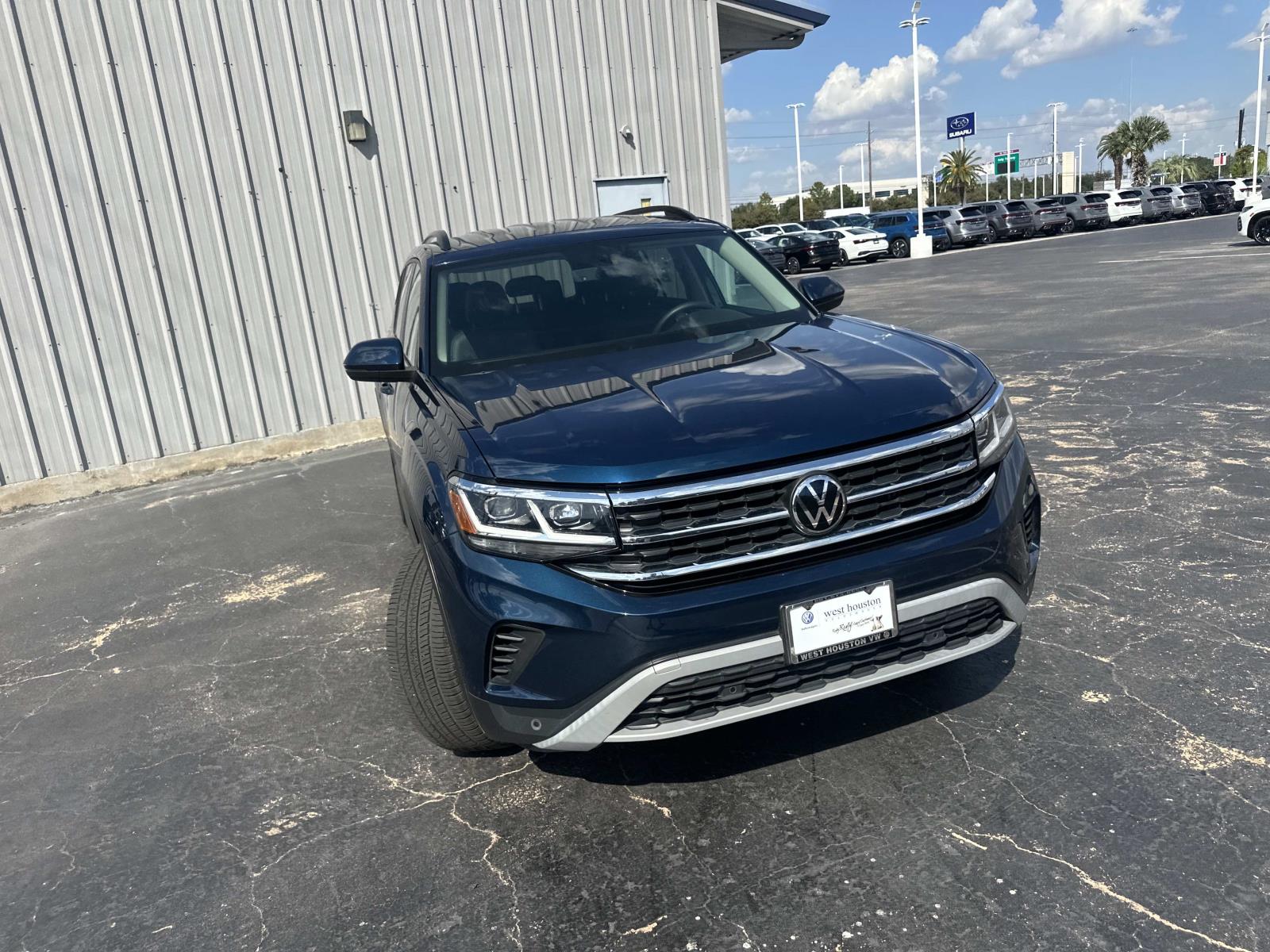 2023 Volkswagen Atlas V6 SE Technology photo 2