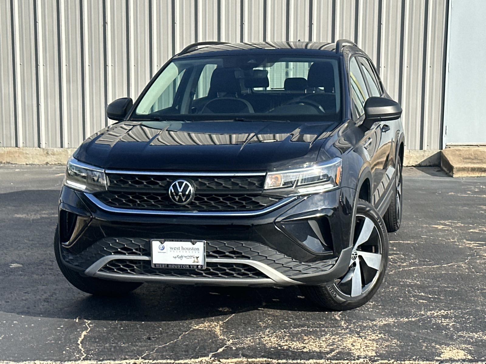 2024 Volkswagen Taos S's photo