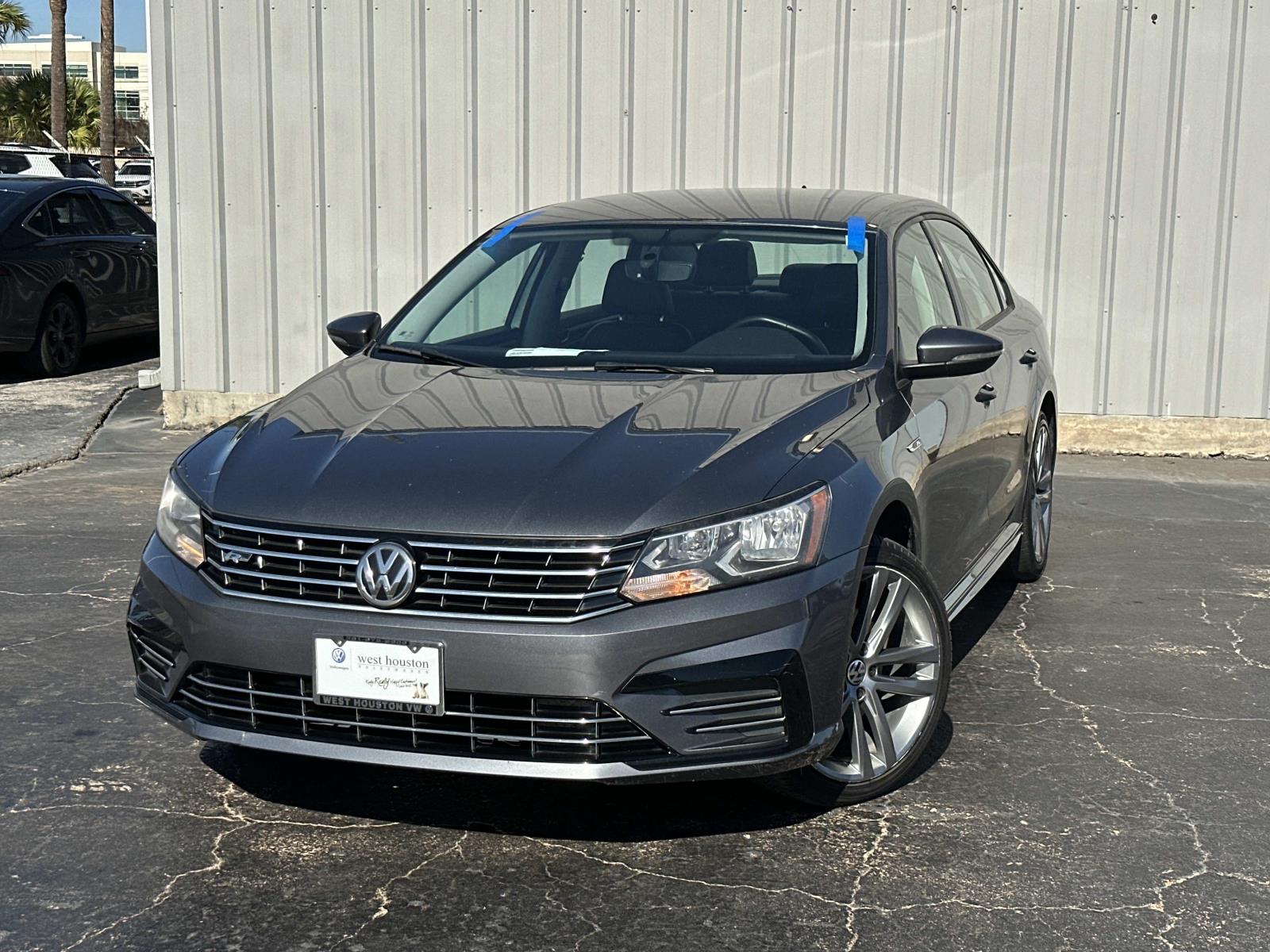 2018 Volkswagen Passat R-Line's photo