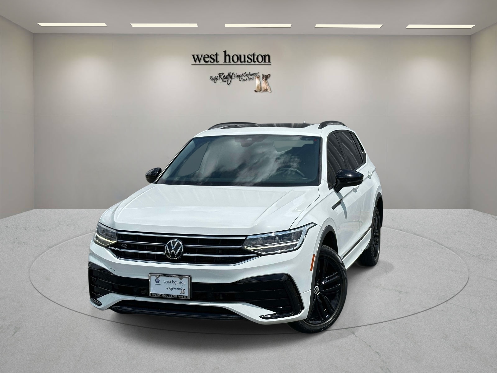 2022 Volkswagen Tiguan 2.0T SE R-Line Black's photo