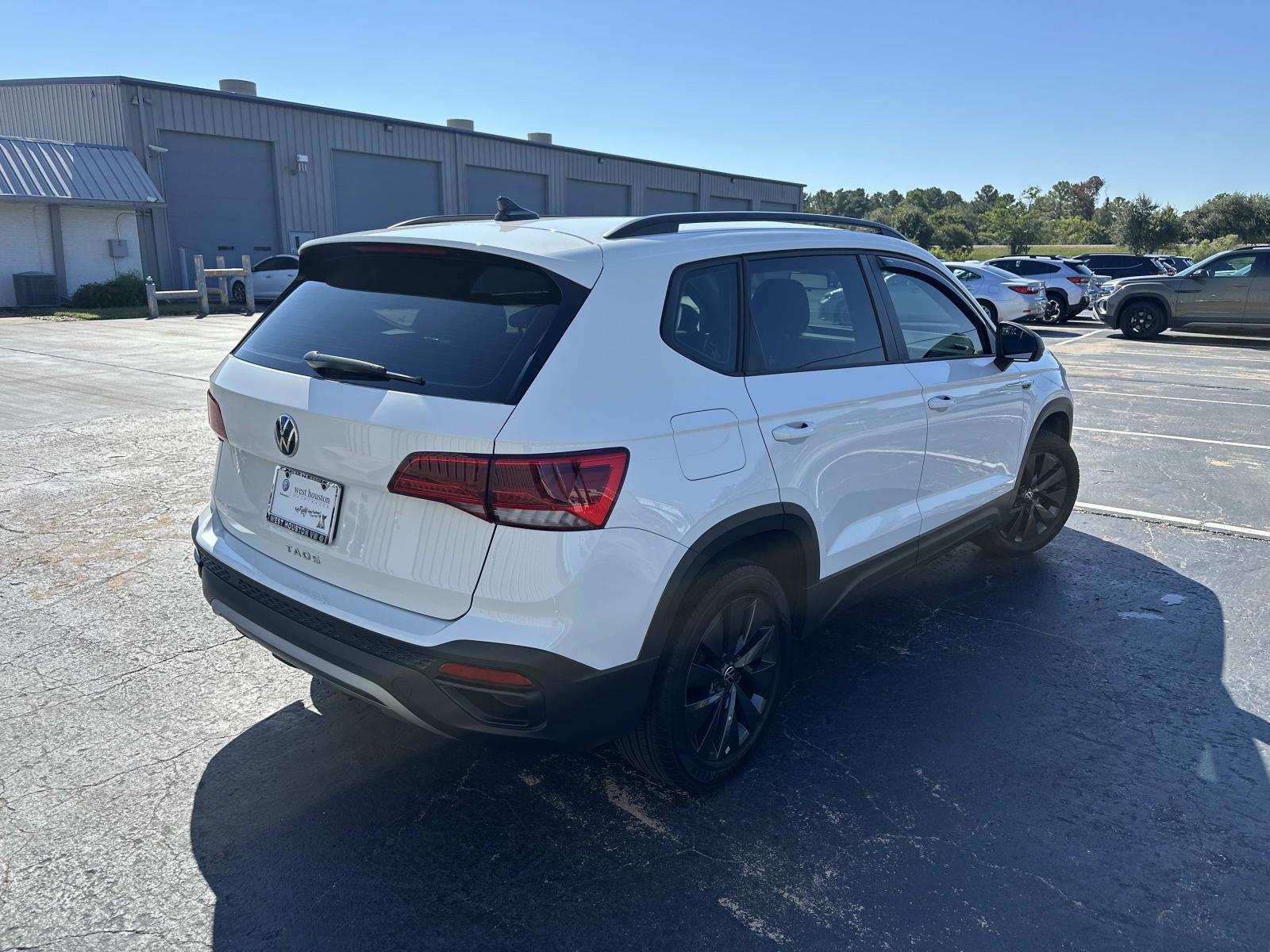 2022 Volkswagen Taos S photo 3