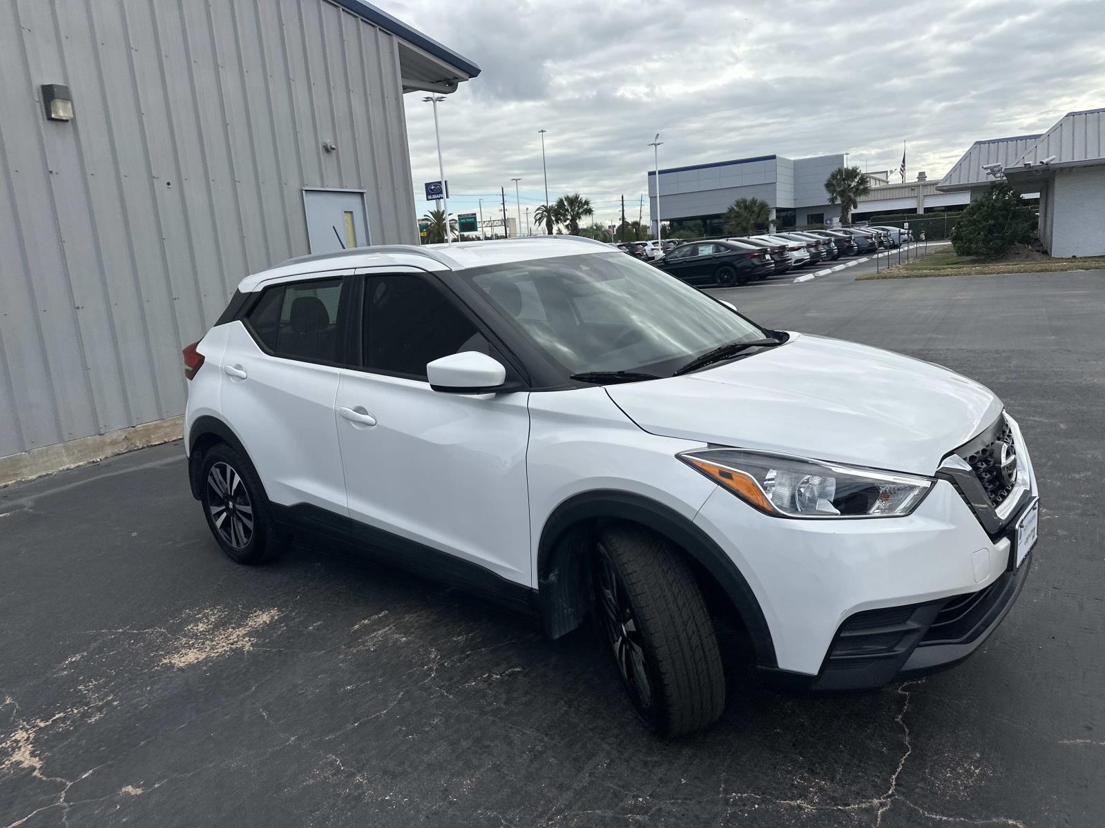 2020 Nissan Kicks SV photo 2